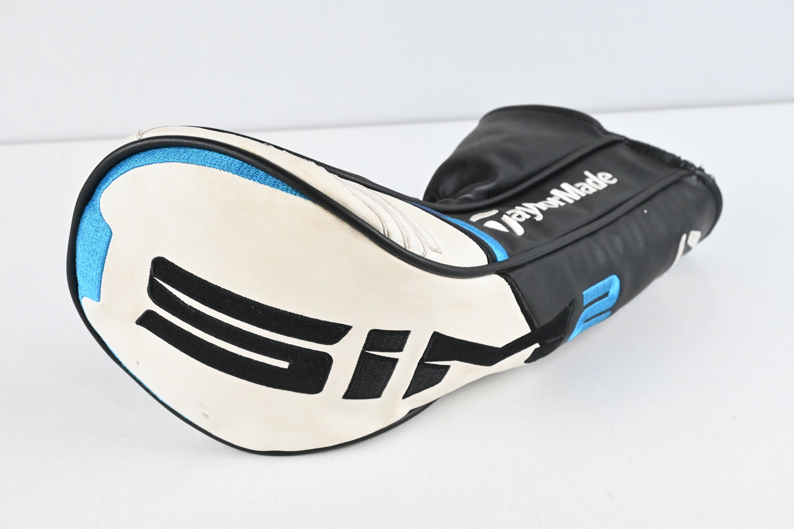 Taylormade SIM2 Max Driver / 10.5 Degree / Stiff Flex Ventus Blue 5 Shaft