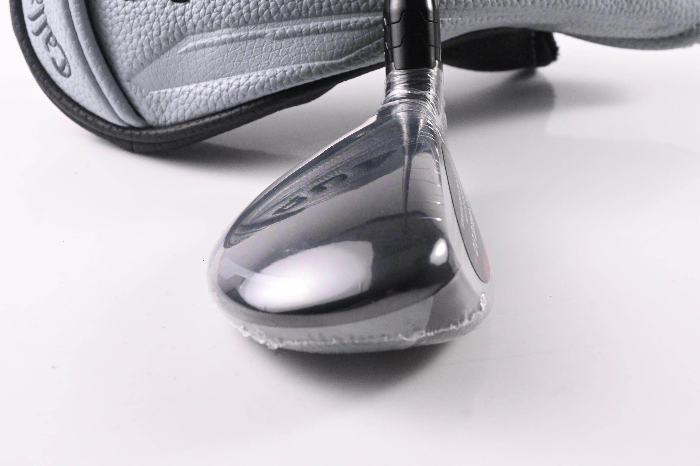 Callaway Quantum Max OS #5 Hybrid / 23 Degree / Regular Flex Denali Frost Silver