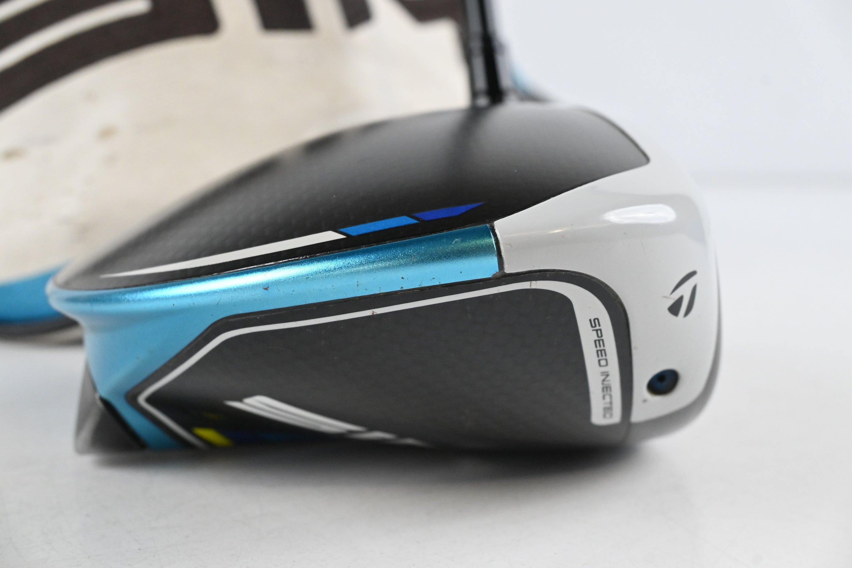 Taylormade SIM2 Max D Driver / 10.5 Degree / Stiff Flex Kai'li Blue 60 Shaft