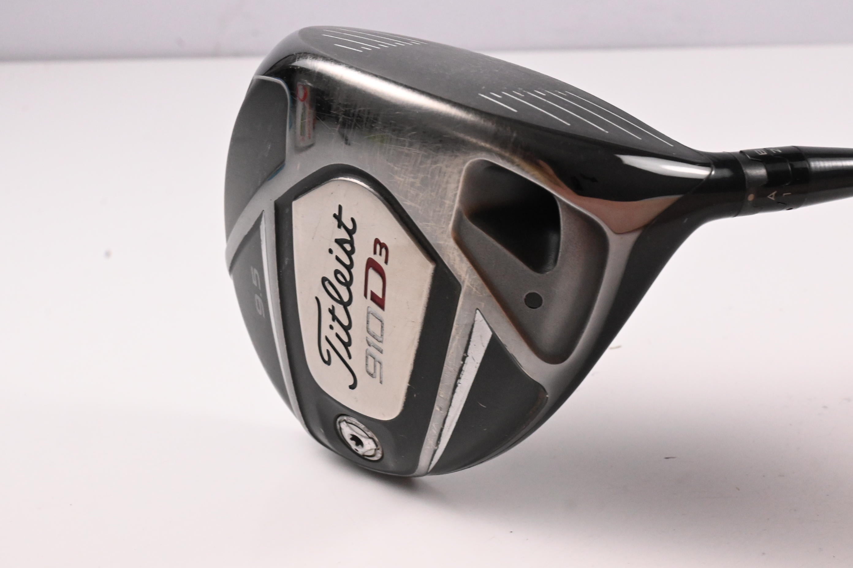 Titleist 910 D3 Driver / 9.5 Degree / Regular Flex Aldila Trinity 65 Shaft