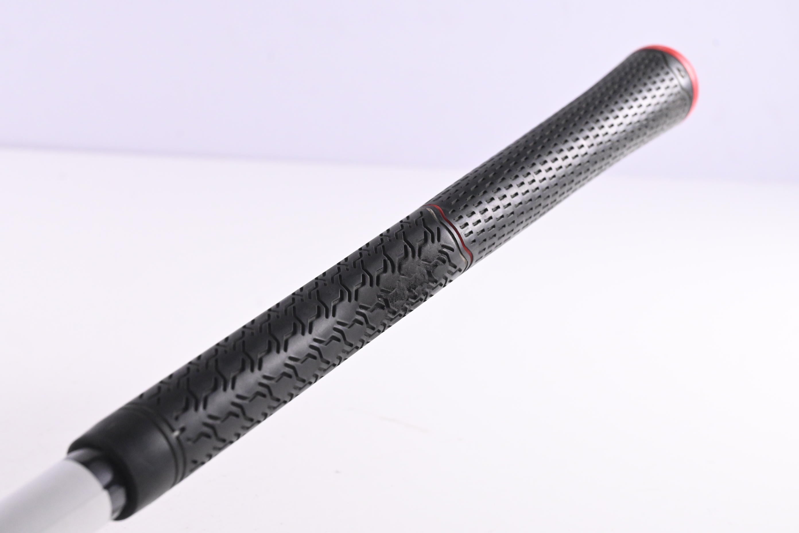 Taylormade M6 #4 Hybrid / 22 Degree / Regular Flex Fujikura Atmos Orange 6 Shaft