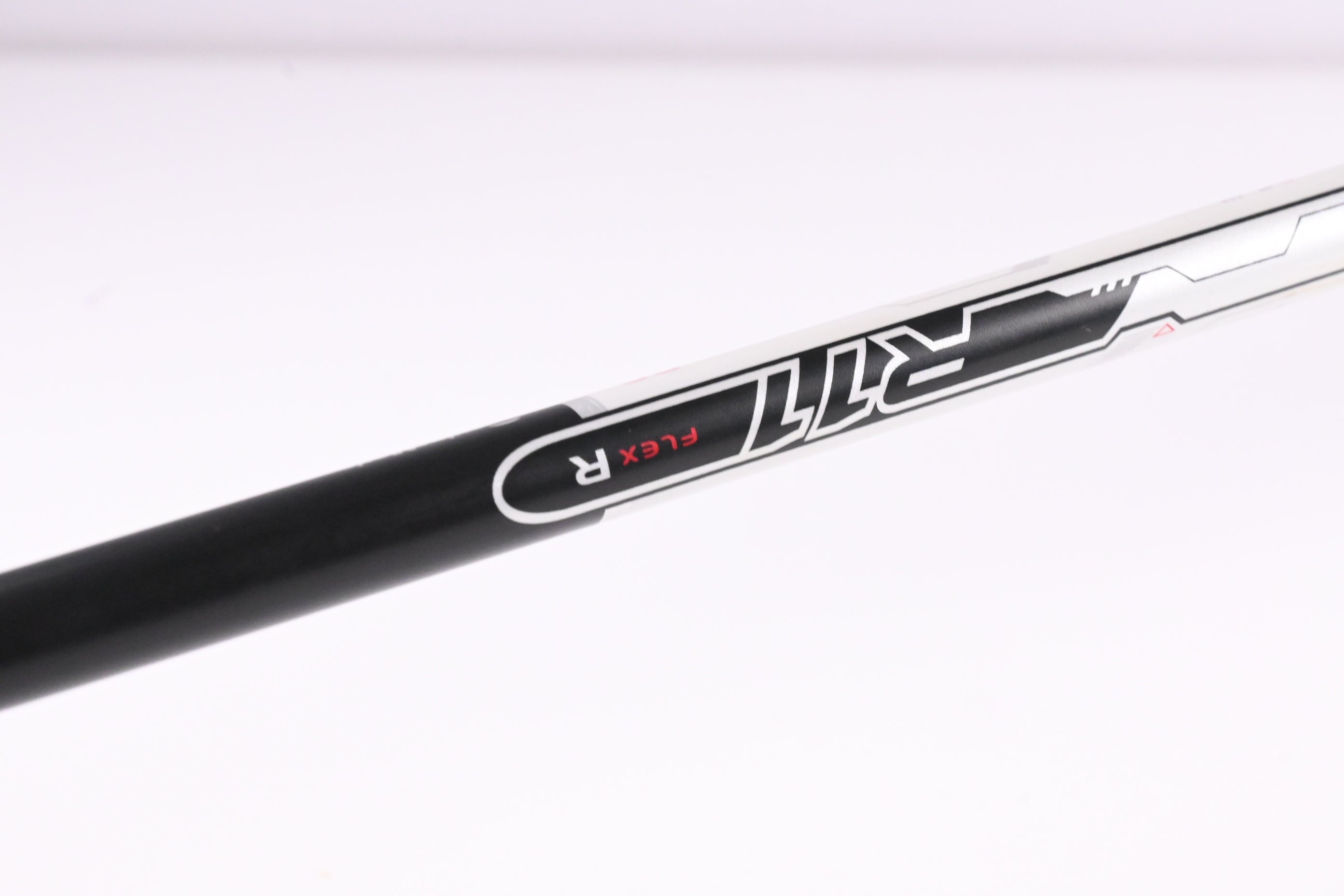 Taylormade R11 #3 Wood / 15.5 Degree / Regular Flex Fujikura Motore F3 80 Shaft