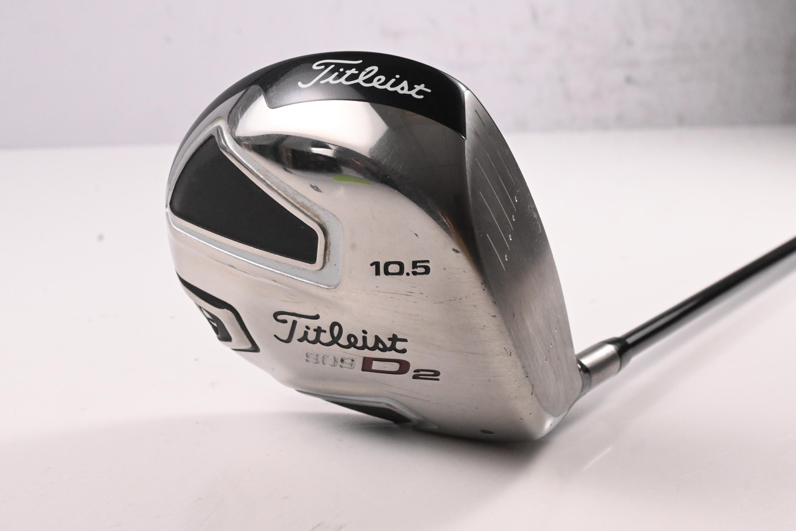 Titleist 909 D2 Driver / 10.5 Degree / Regular Flex Aldila Voodoo Shaft