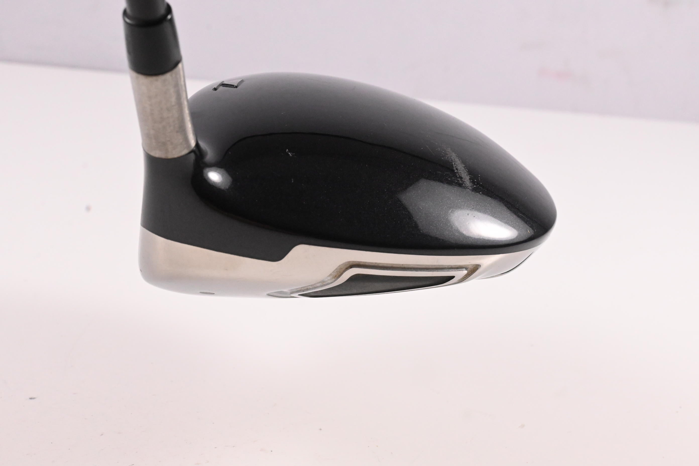 Titleist 909 D2 Driver / 10.5 Degree / Regular Flex Aldila Voodoo Shaft