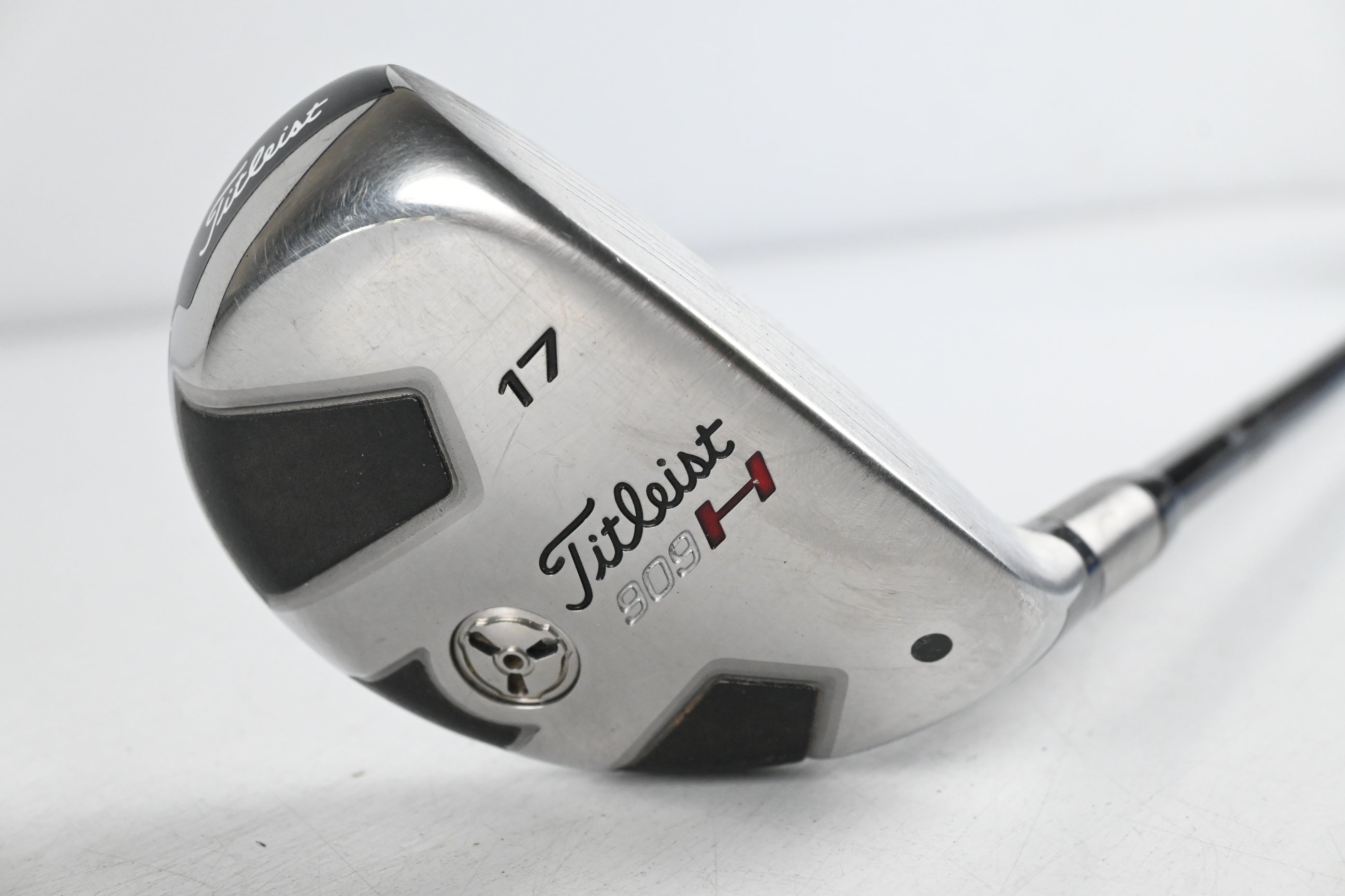 Titleist 909H #2 Hybrid / 17 Degree / Regular Flex Aldila Vodoo Shaft