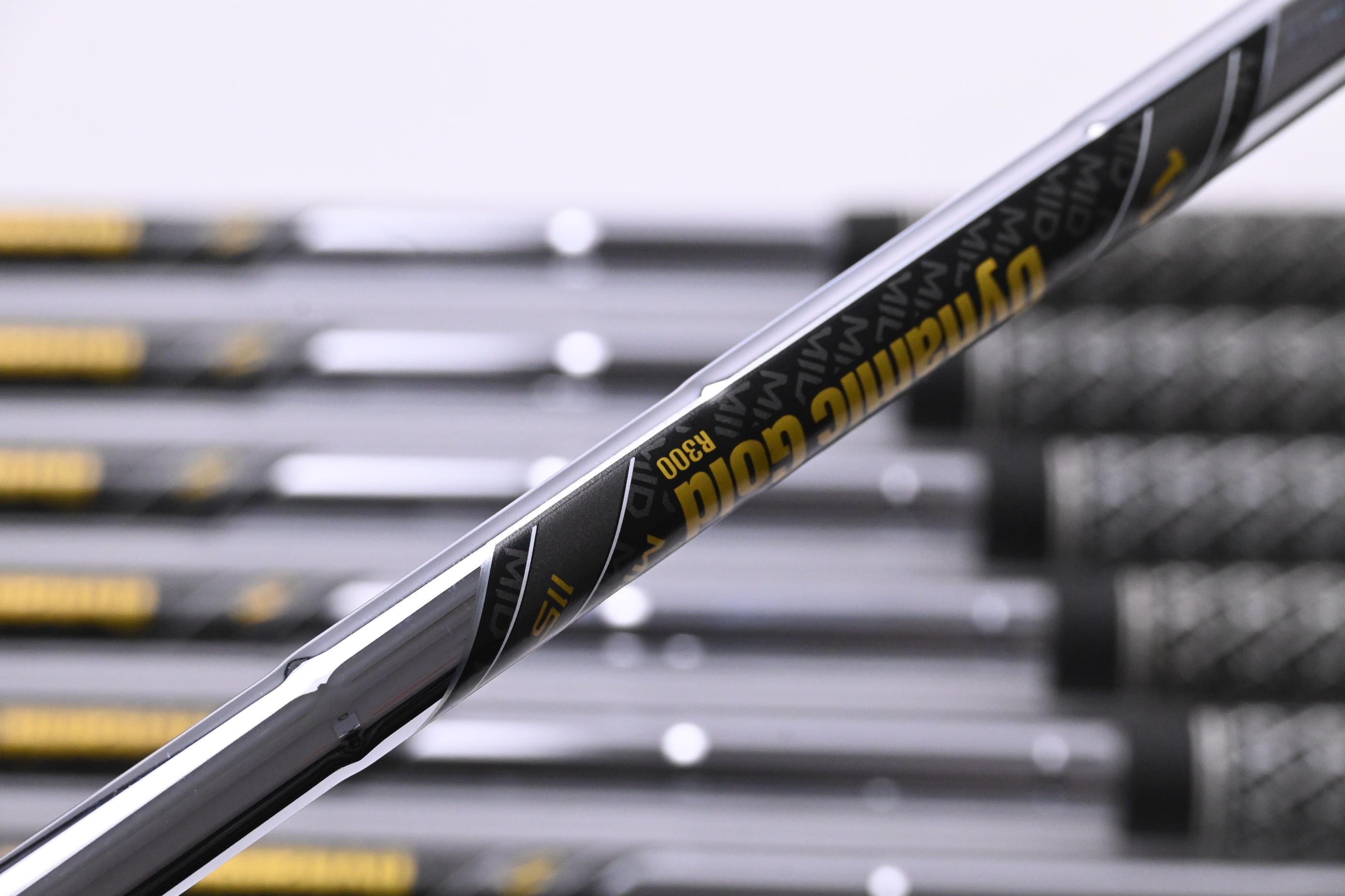 Wilson DYNAPWR 2025 Irons / 5-PW+GW / Regular Flex Dynamic Gold MID R300 Shafts