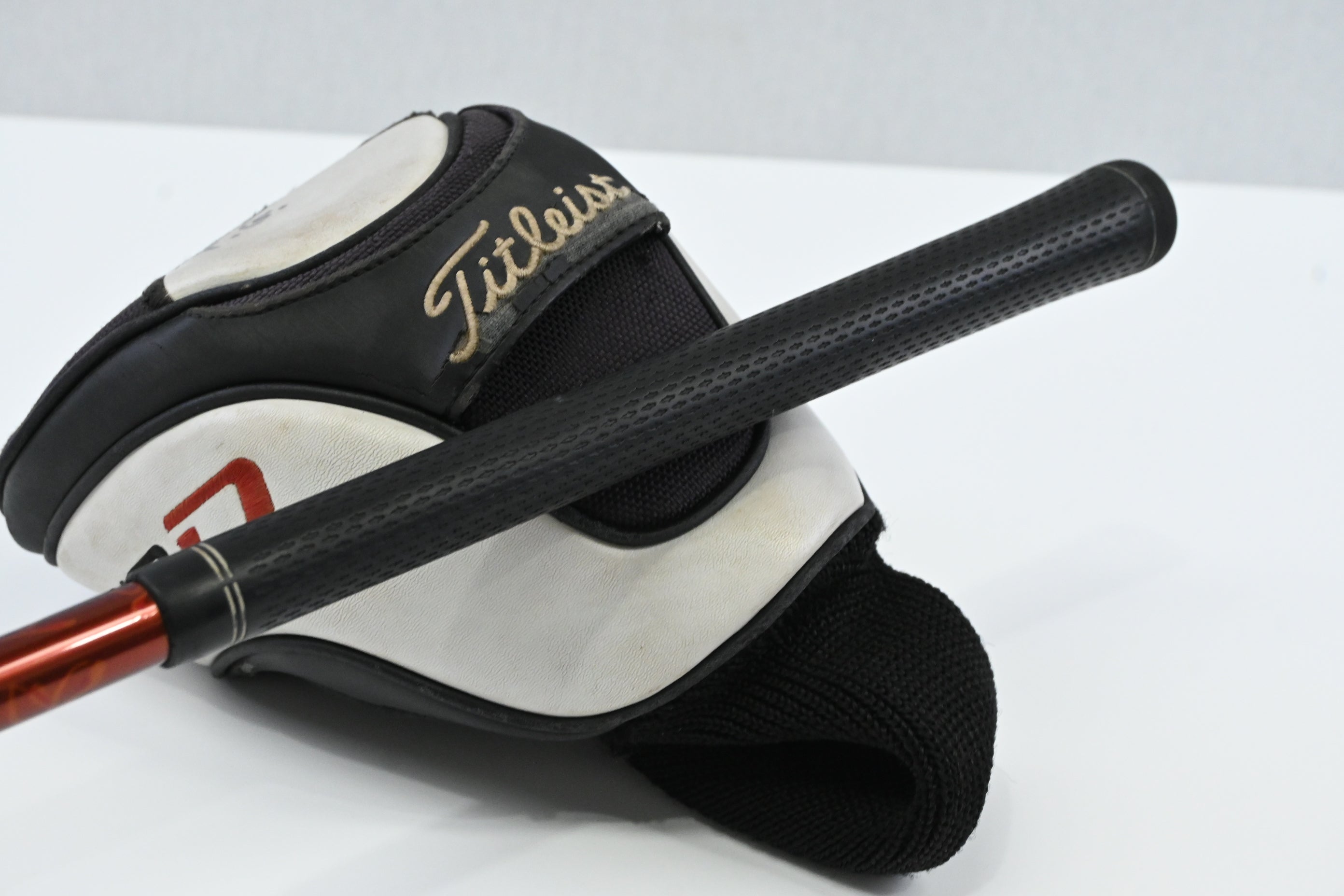 Titleist 910 D2 Driver / 10.5 Degree / Regular Flex Diamana 'ilima 61 Shaft