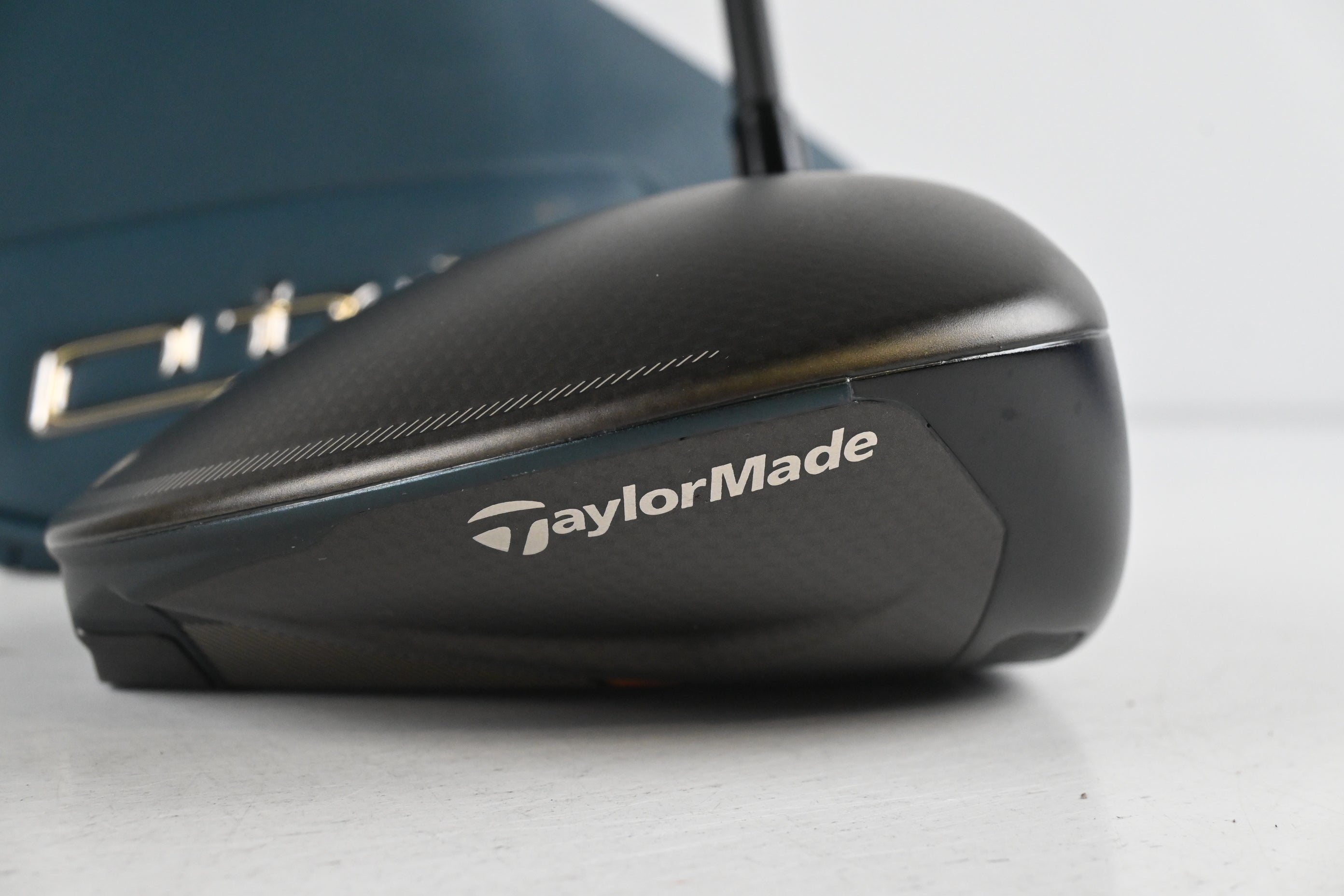 Taylormade Qi4D Max Driver / 10.5 Degree / Regular Flex REAX Red 50 Shaft