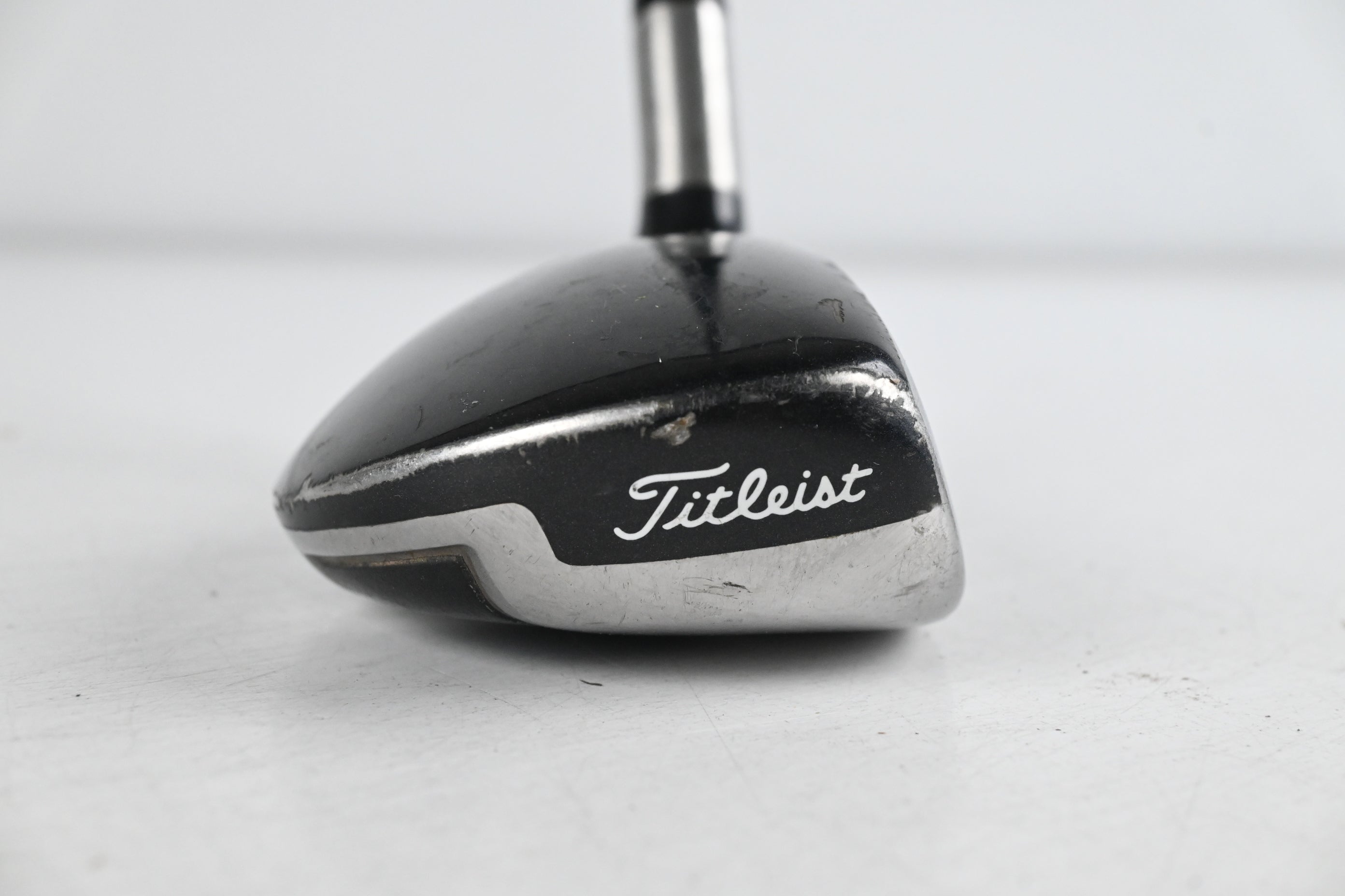 Titleist 909H #3 Hybrid / 19 Degree / Stiff Flex Aldila Voodoo Shaft