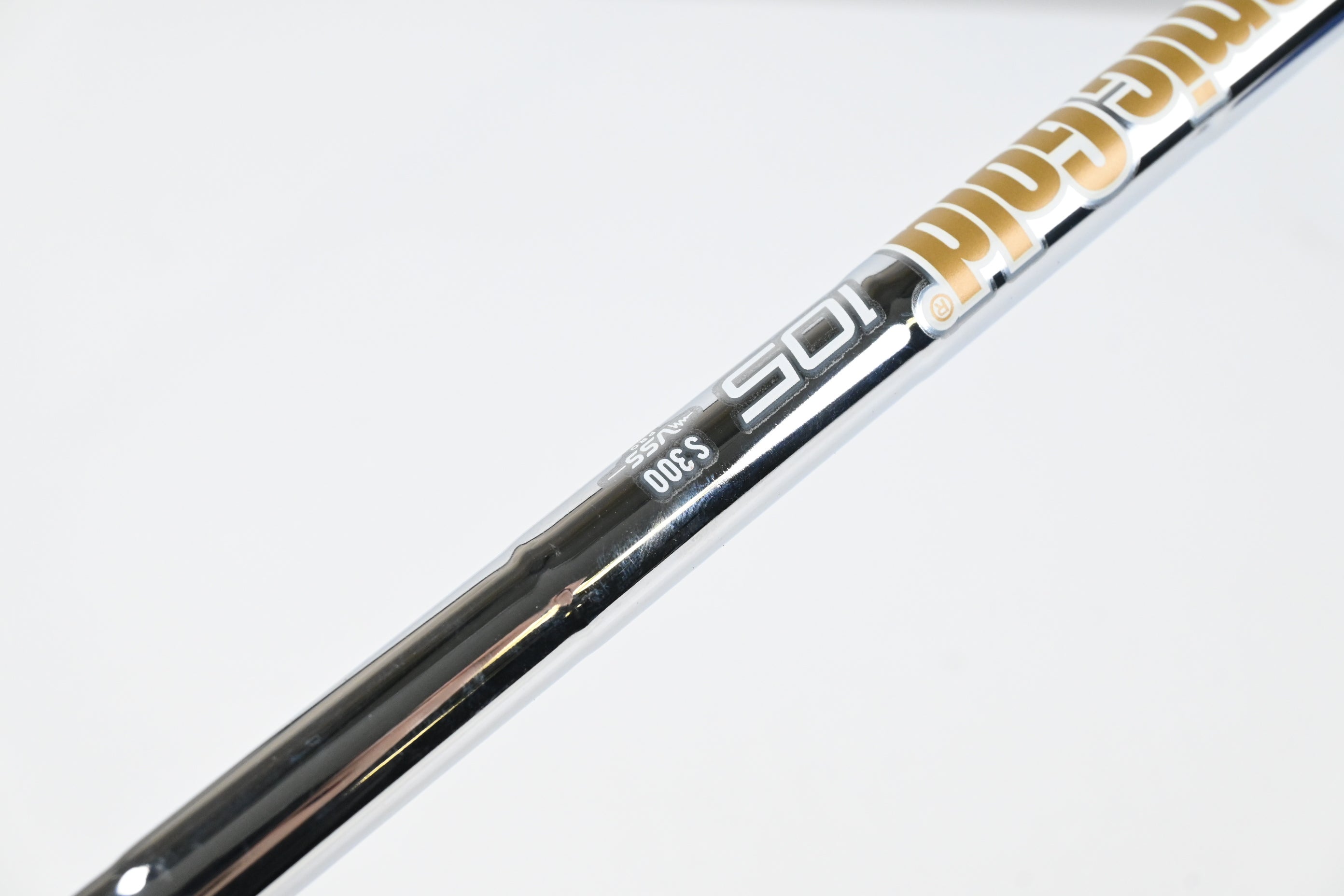 Wilson D9 Forged #4 Iron / 21.5 Degree / Stiff Flex Dynamic Gold 105 S300 Shaft