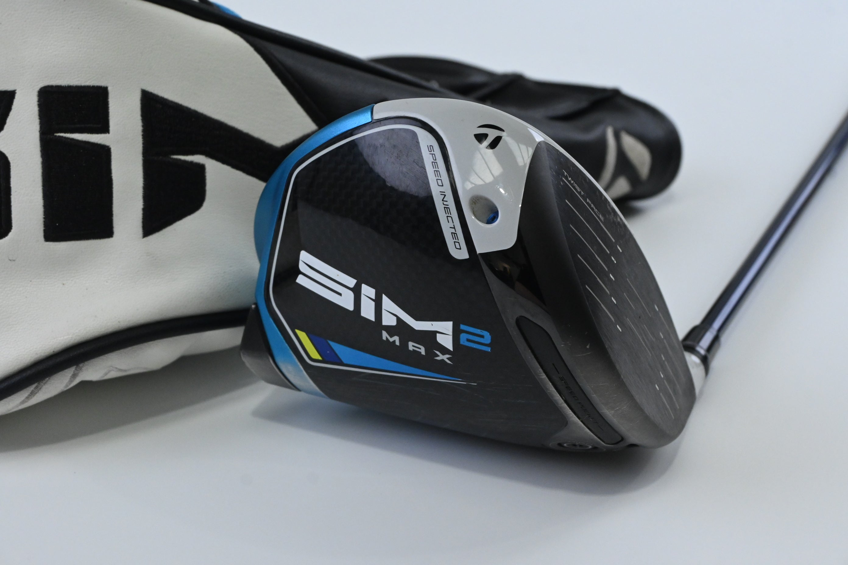 Taylormade SIM2 Max Driver / 10.5 Degree / Regular Flex Fujikura Ventus Blue 5