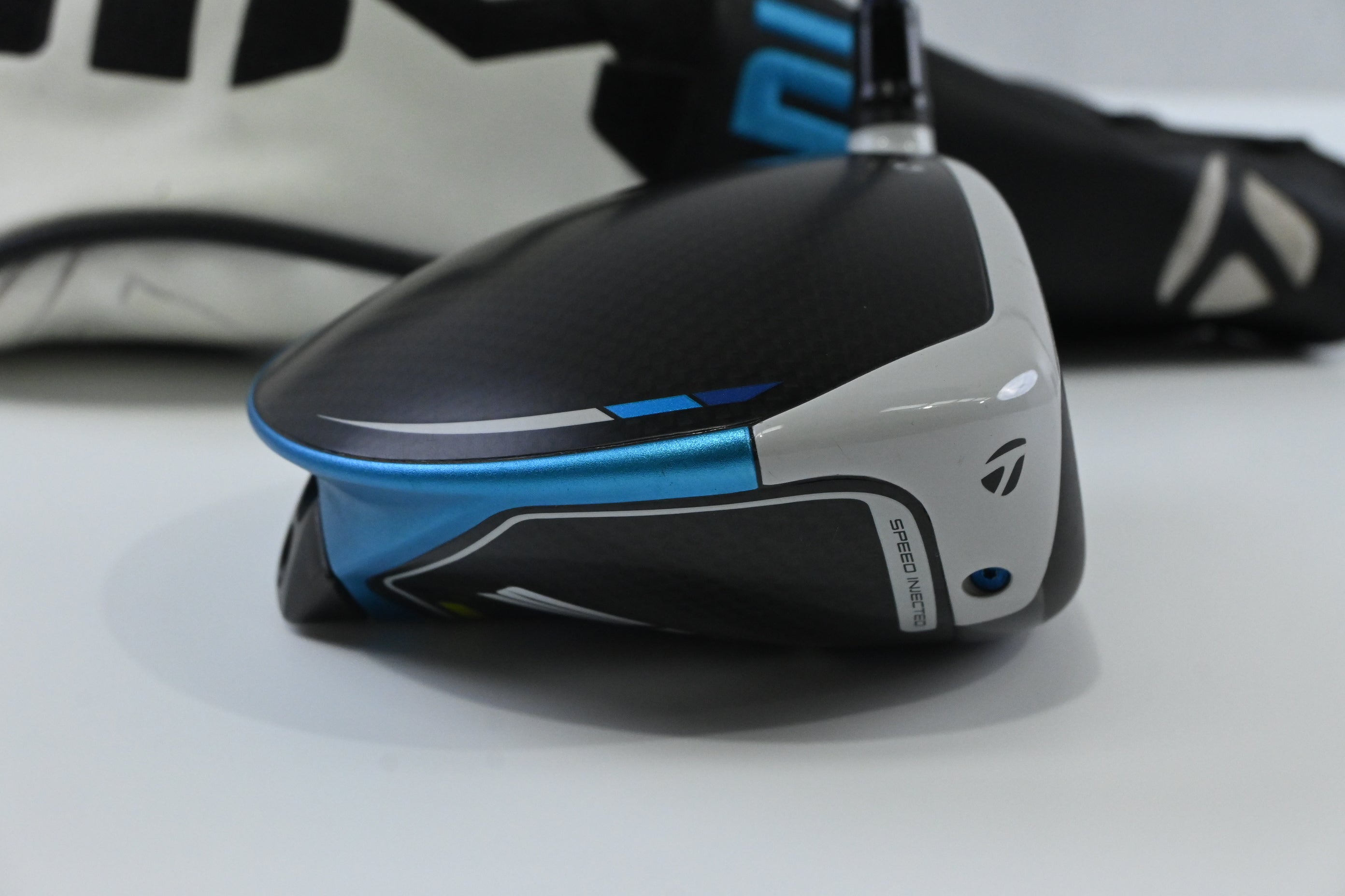 Taylormade SIM2 Max Driver / 10.5 Degree / Regular Flex Fujikura Ventus Blue 5