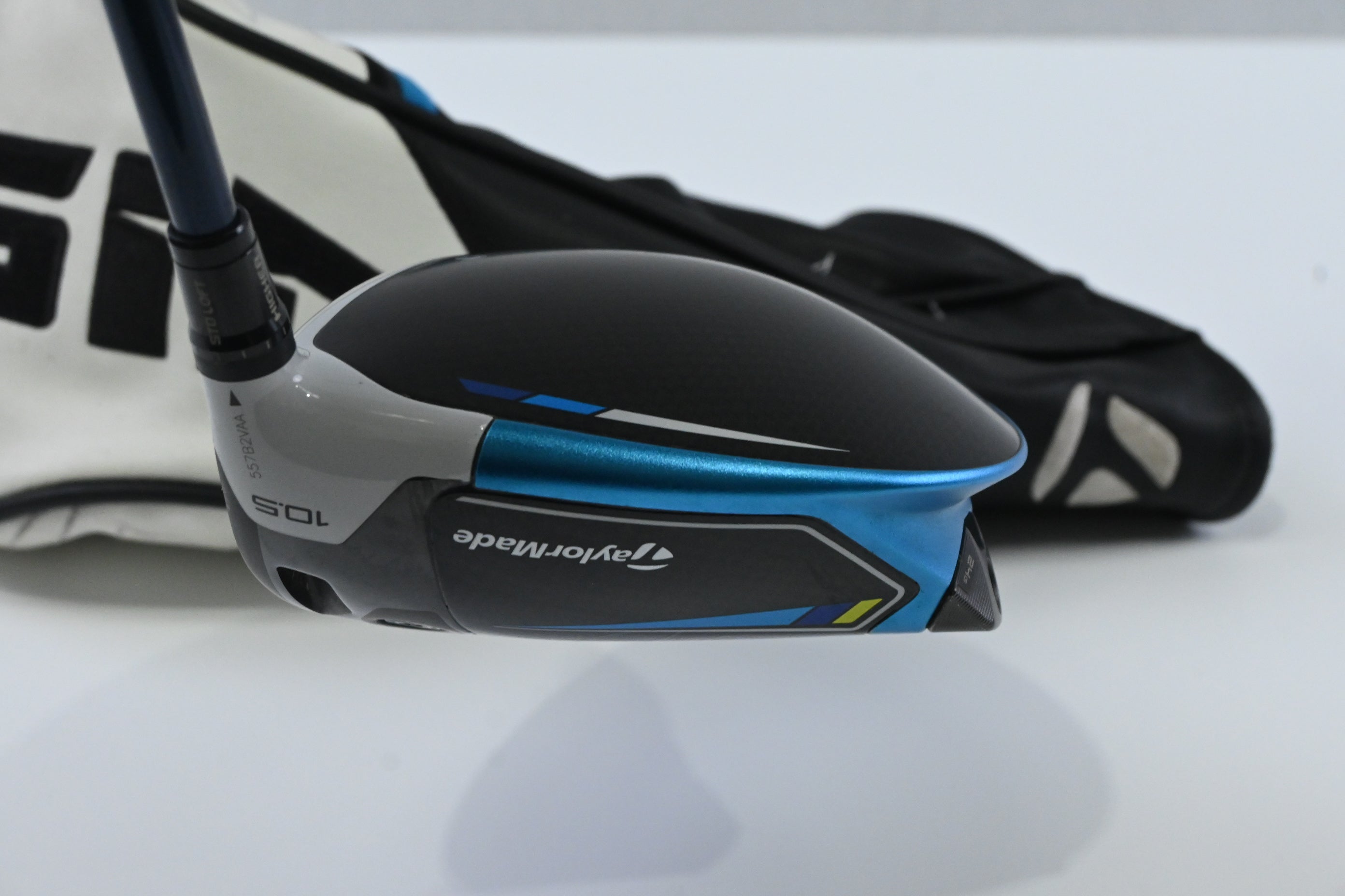 Taylormade SIM2 Max Driver / 10.5 Degree / Regular Flex Fujikura Ventus Blue 5