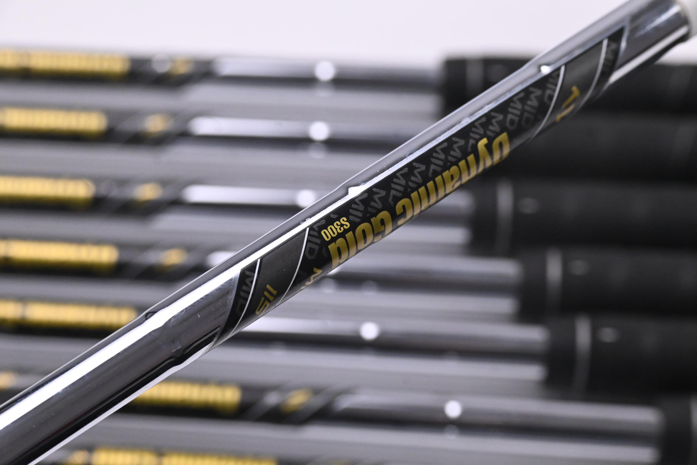 Ping i530 Irons / 4-PW+UW / Black Dot / Stiff Flex Dynamic Gold Mid 115 S300