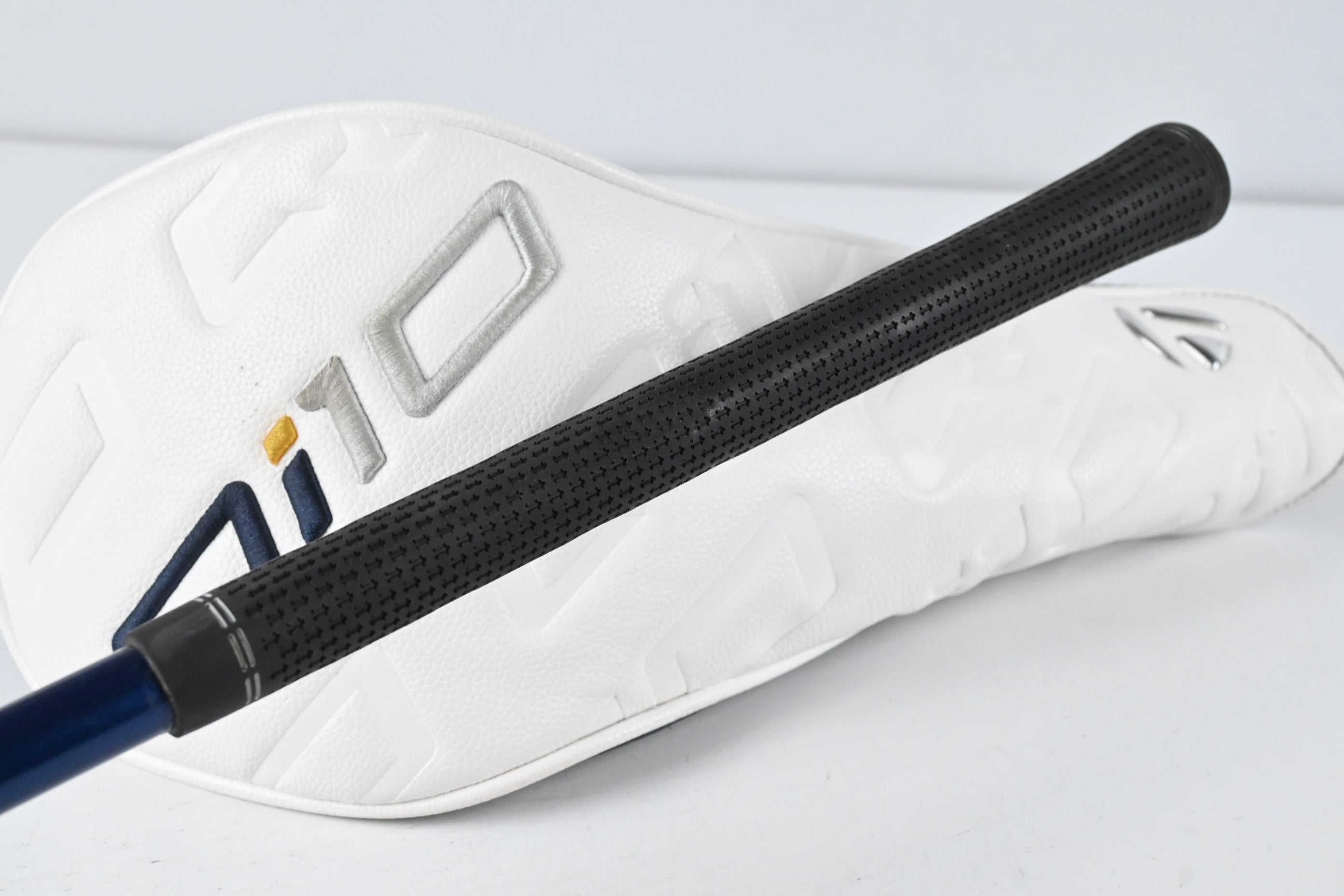 Taylormade Qi10 Driver / 10.5 Degree / Regular Flex Fujikura Ventus TR Blue 5