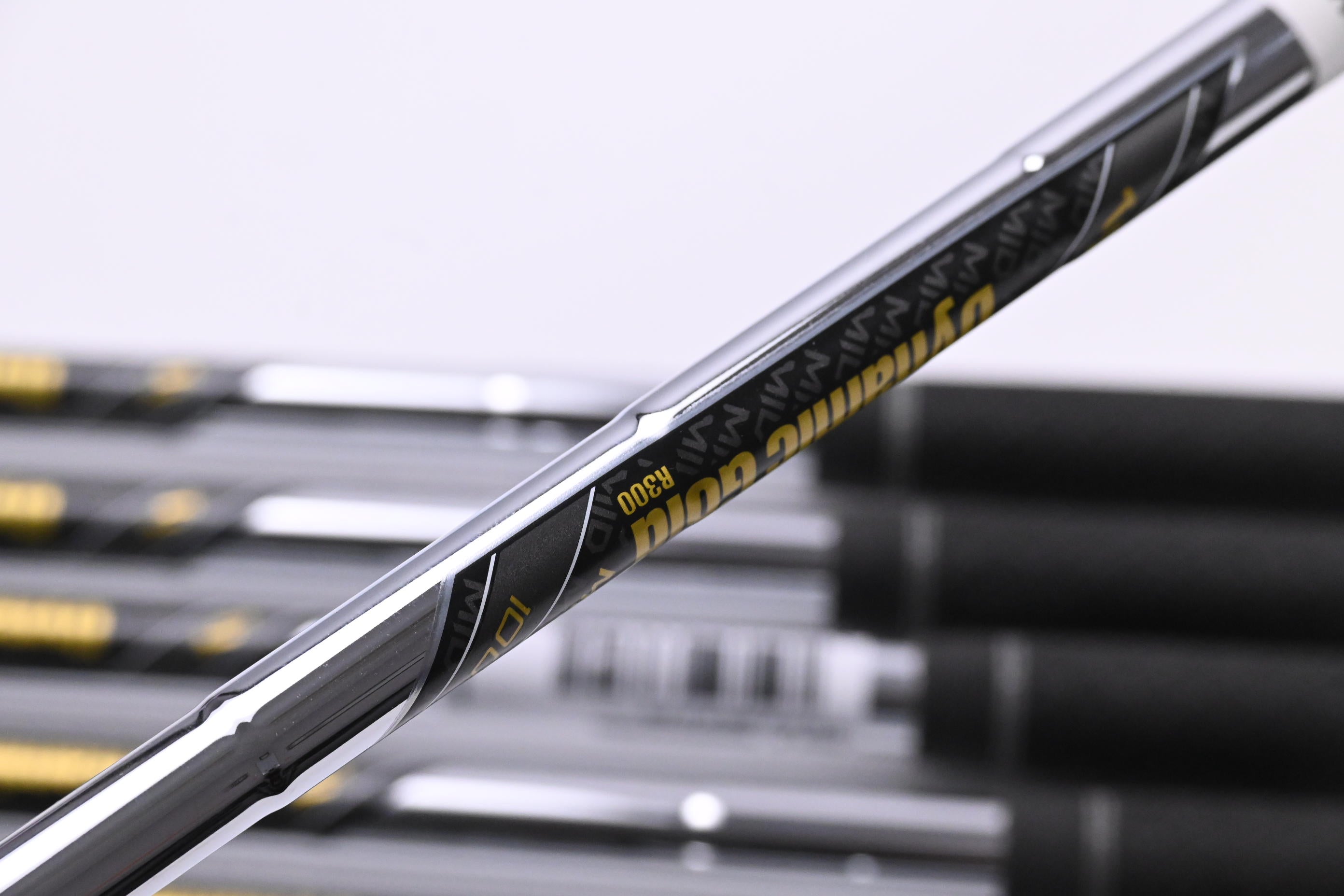 Callaway Apex Ai200 Irons / 5-PW / Regular Flex Dynamic Gold Mid 100 R300 Shaft