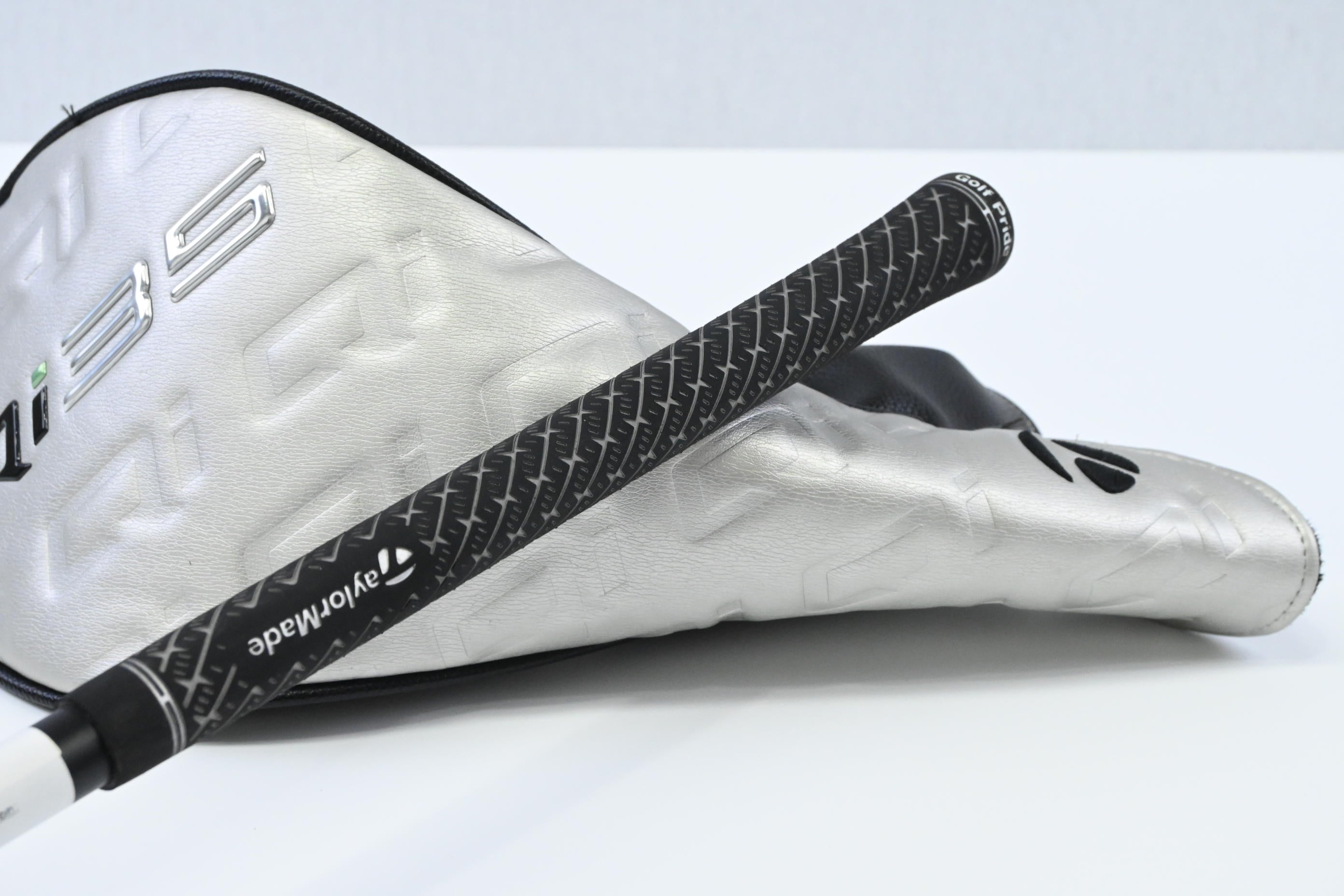 Taylormade Qi35 Driver / 10.5 Degree / Regular Flex Fujikura AirSpeeder 50 Shaft