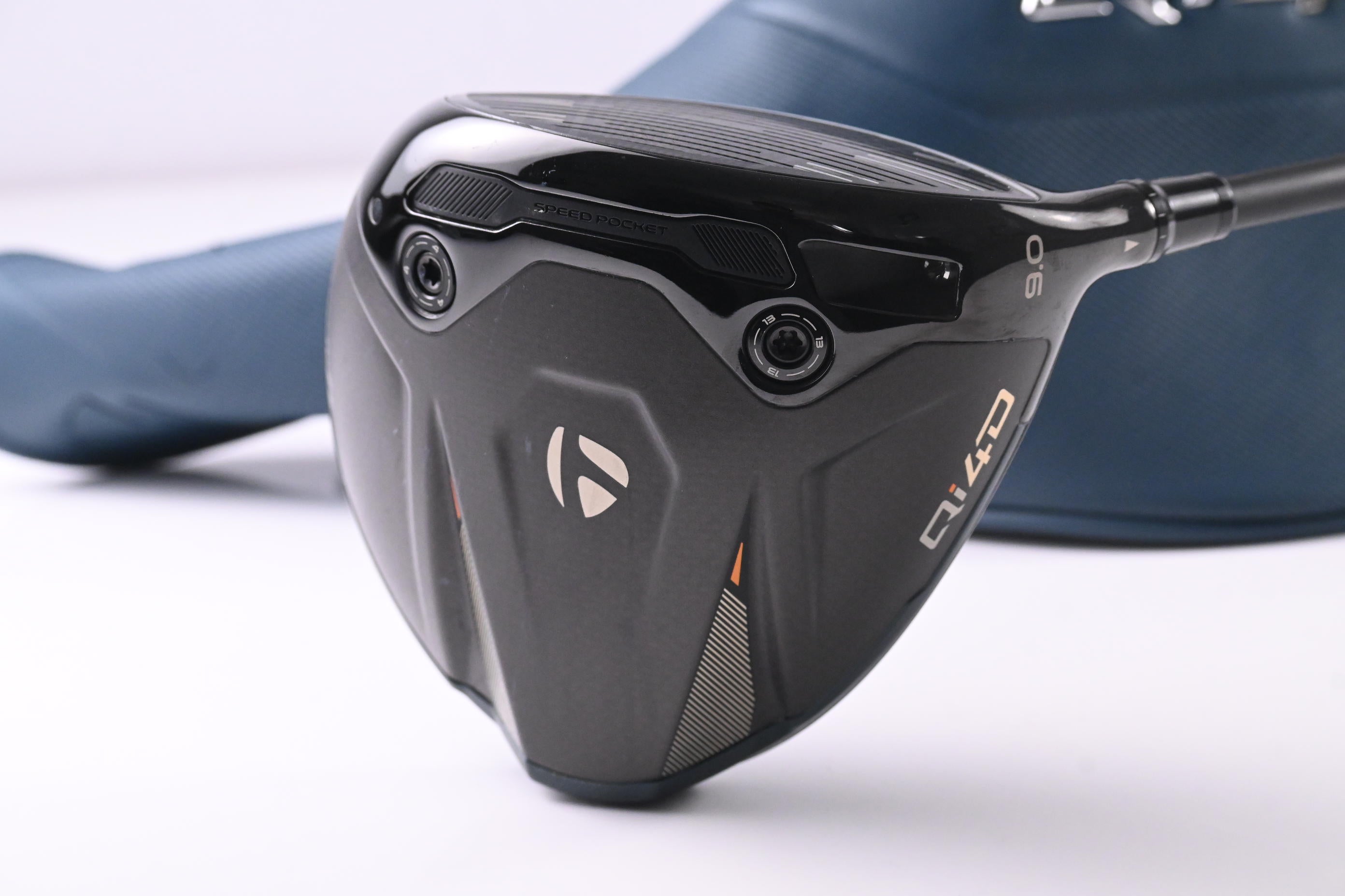 Taylormade Qi4D Driver / 9 Degree / Regular Flex Reax Blue 50 Shaft