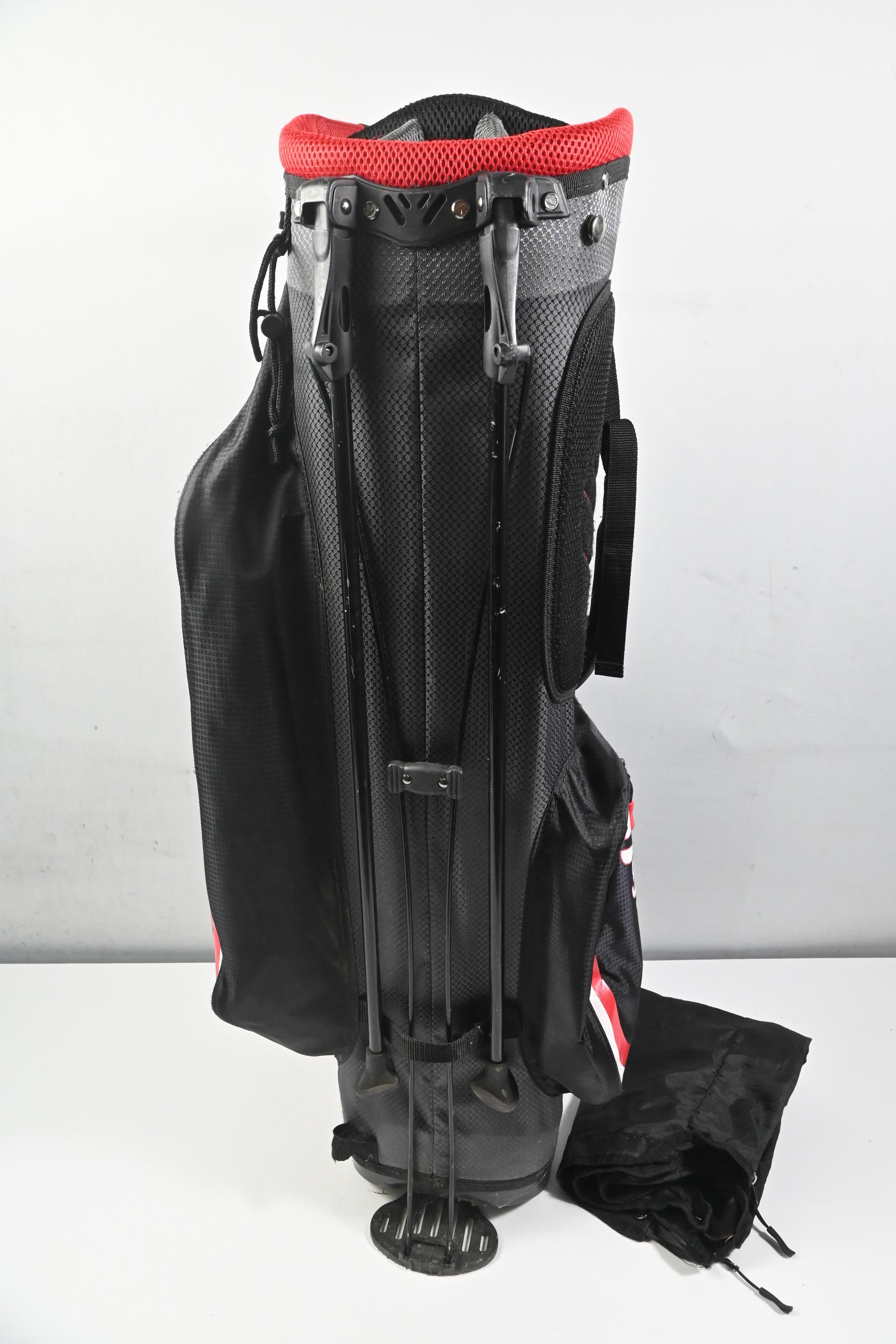 Taylormade Stand Bag / 7-Way Divider / Black, White & Red