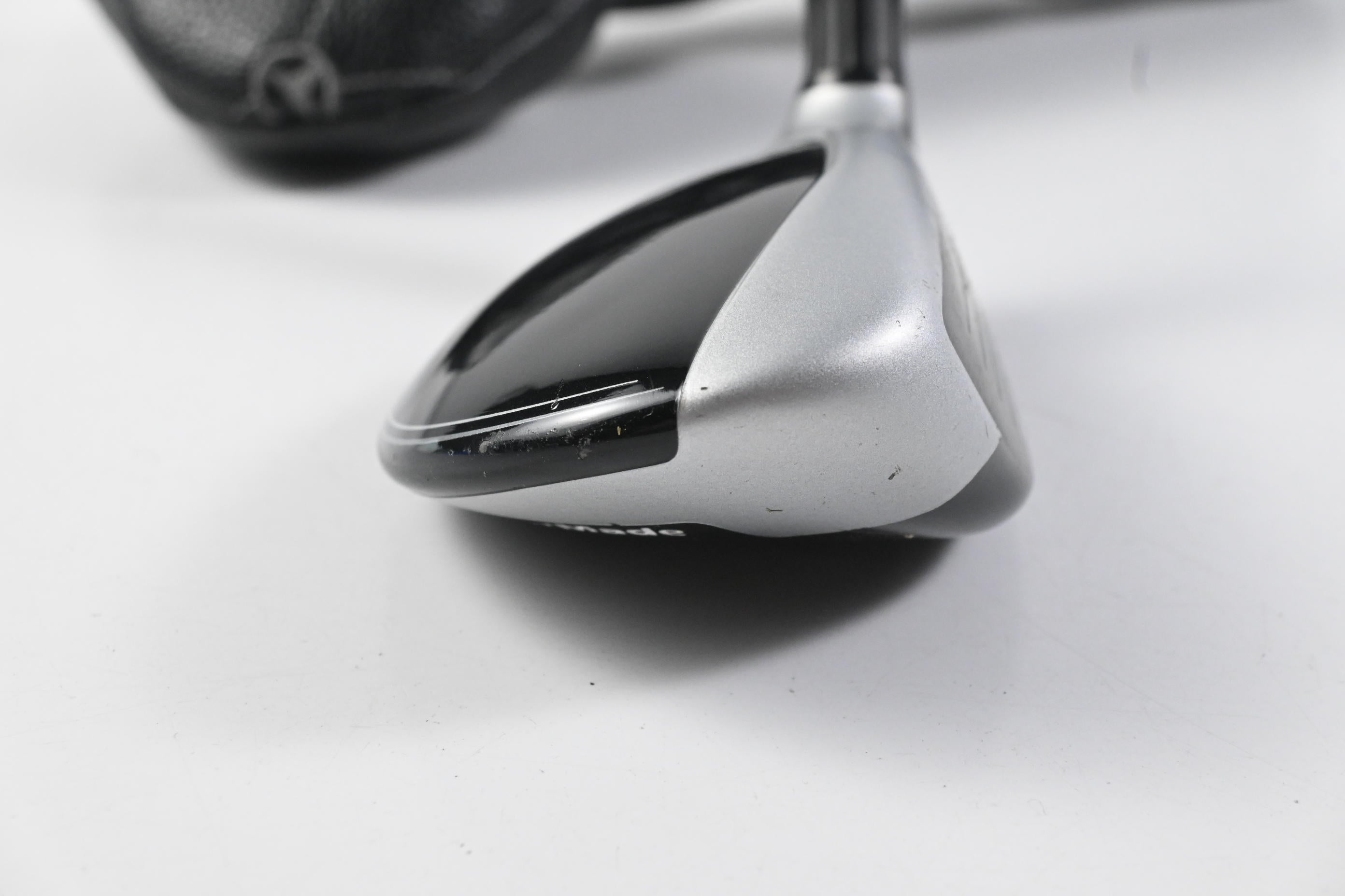 Taylormade M4 #4 Hybrid / 22 Degree / Stiff Flex Fujikura Atmos Red 7 Shaft