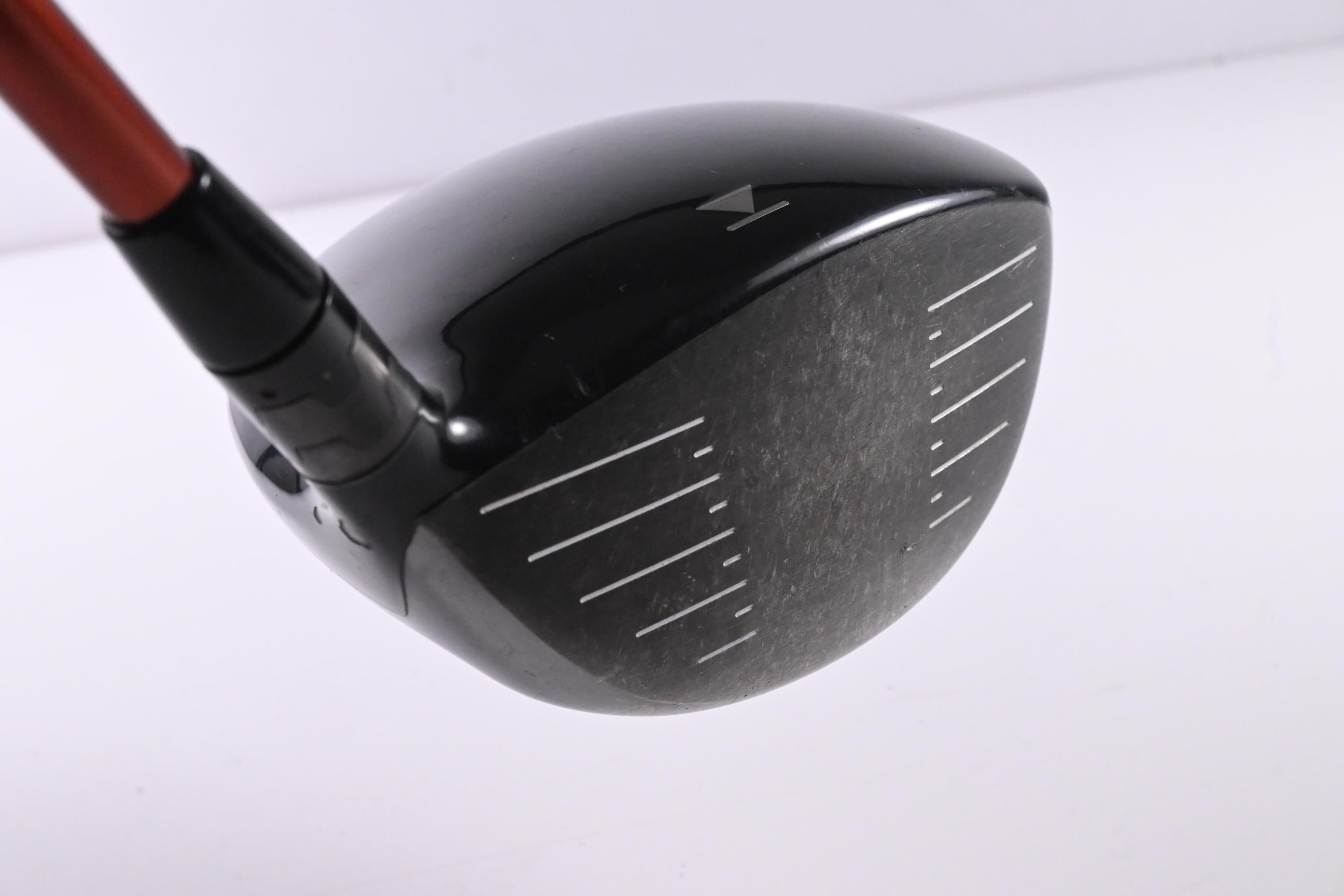 Titleist 910 D2 Driver / 10.5 Degree / Regular Flex Diamana iLima 61 Shaft