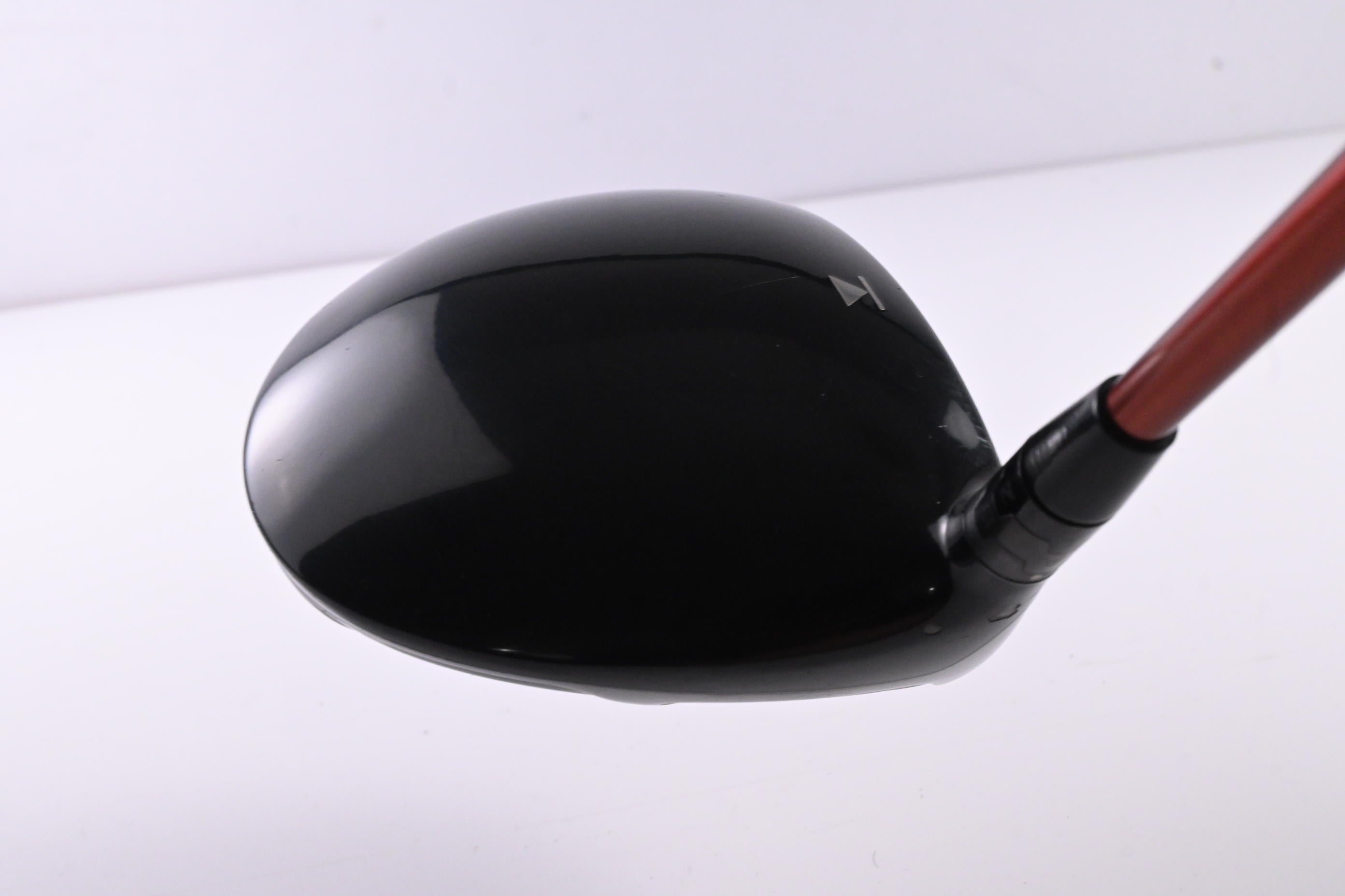 Titleist 910 D2 Driver / 10.5 Degree / Regular Flex Diamana iLima 61 Shaft