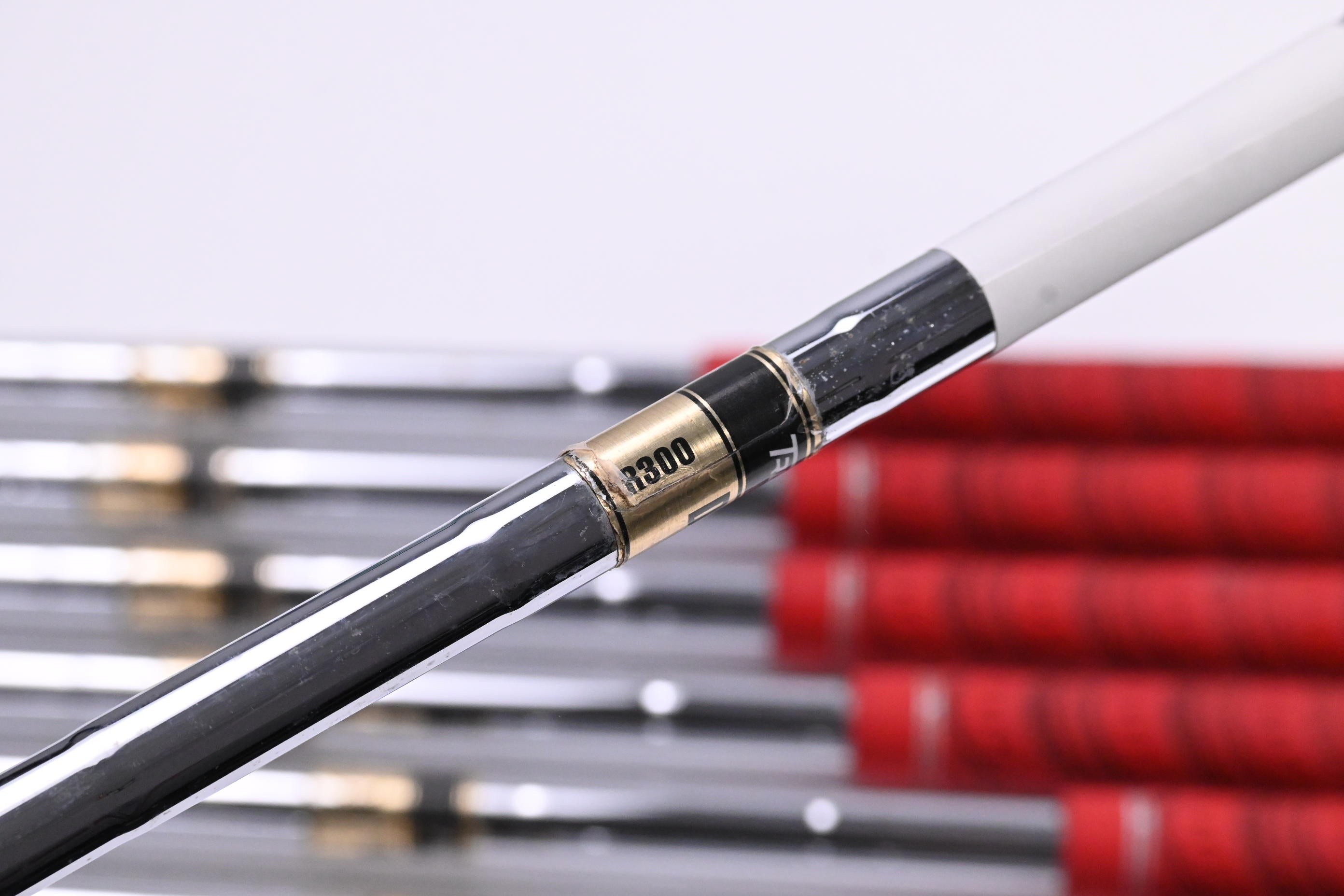 Mizuno MX-200 Irons / 4-PW / Regular Flex Dynamic Gold R300 Shafts