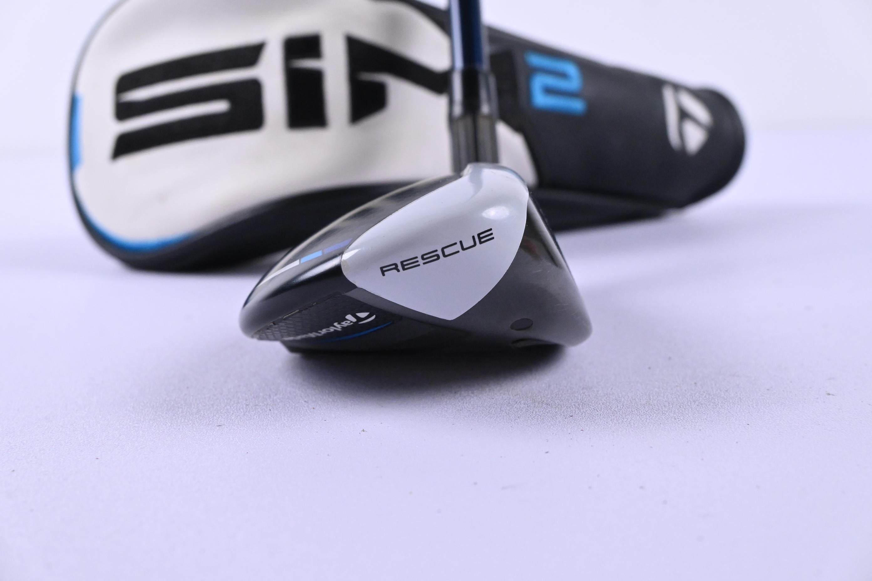 Taylormade SIM2 Max #4 Hybrid / 22 Degree / Regular Flex Fujikura Ventus Blue 6