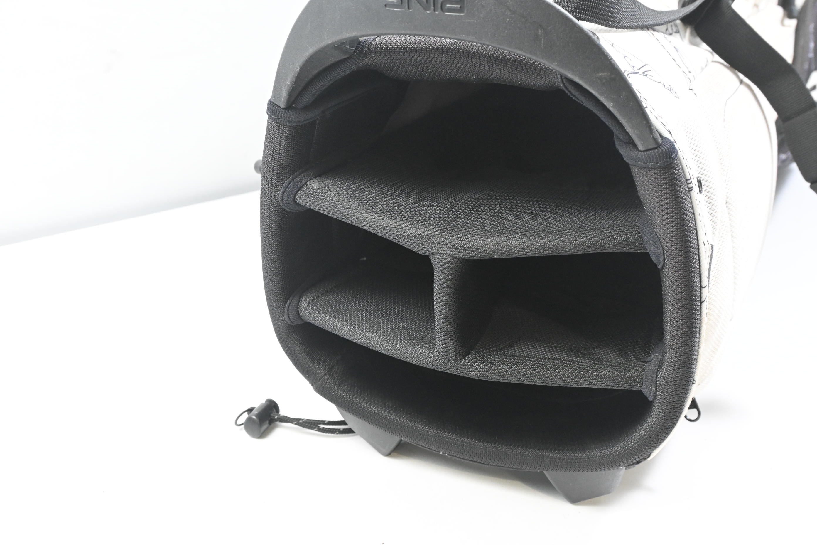 Ping Hoofer Lite Stand Bag / 4-Way Divider / Black, White