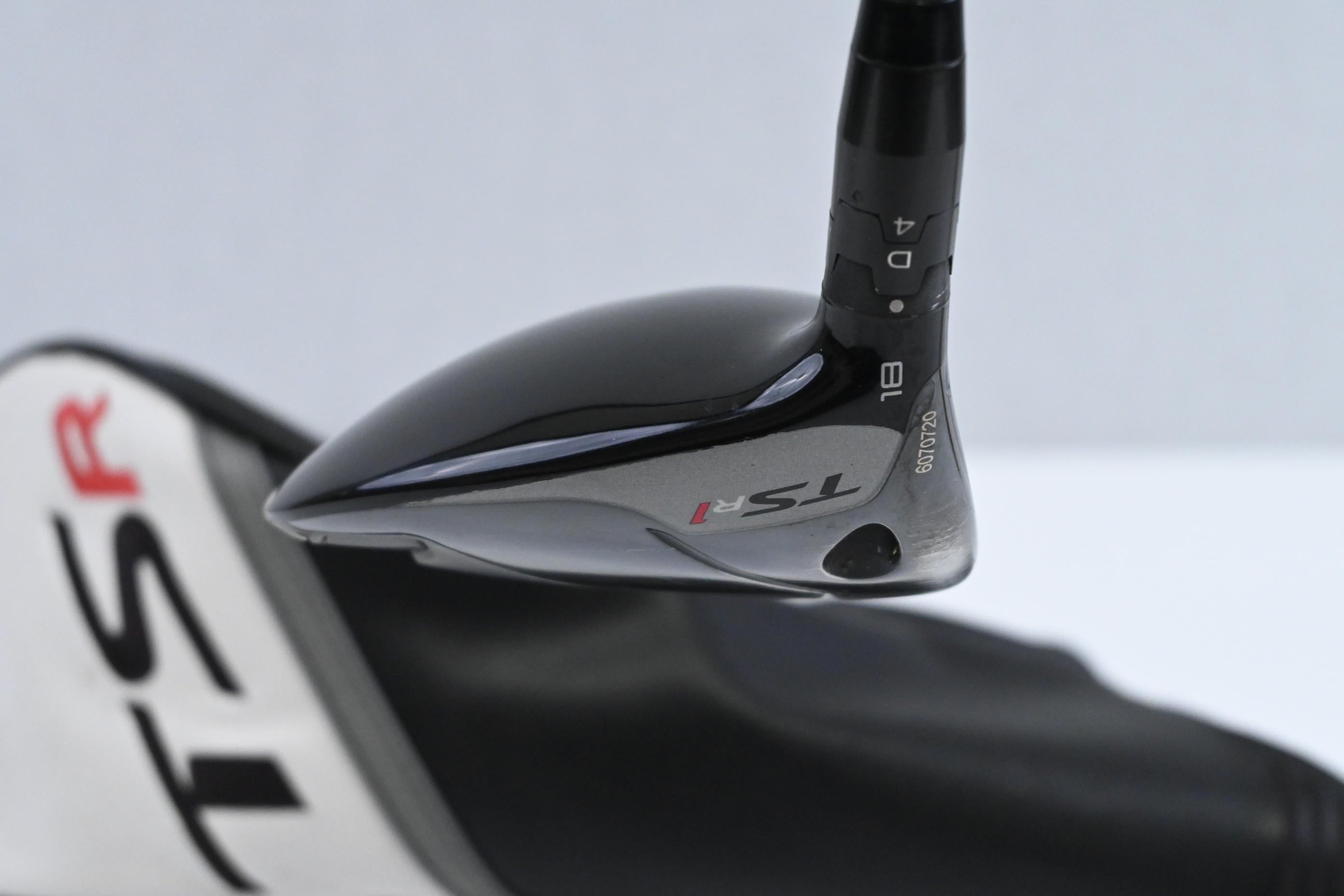 Left Hand Titleist TSR1 #5 Wood / 18 Degree / Regular Flex MMT Speedmesh 40