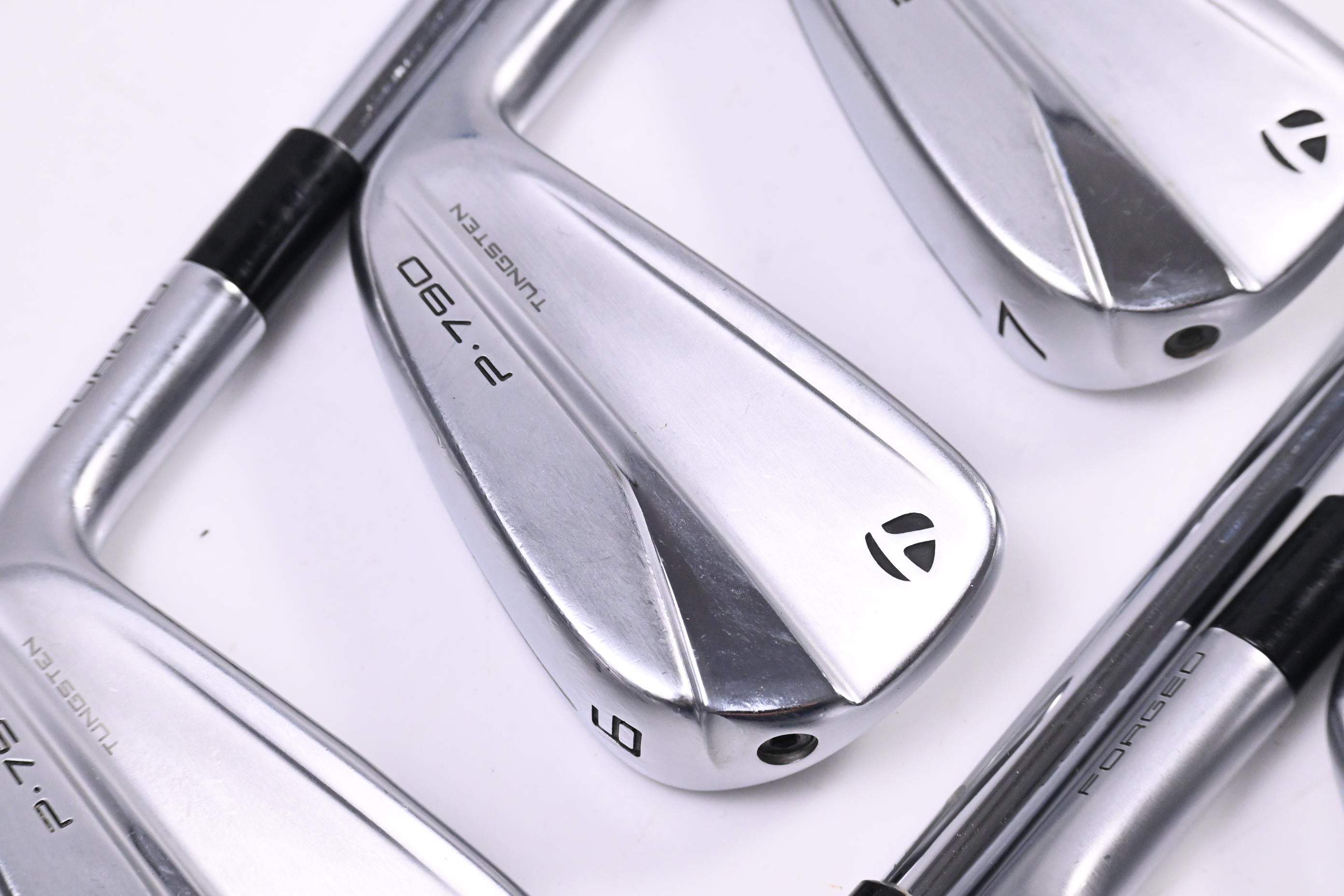 Taylormade P790 2021 Irons / 5-PW+AW / Regular Flex Dynamic Gold 95 R300 Shafts