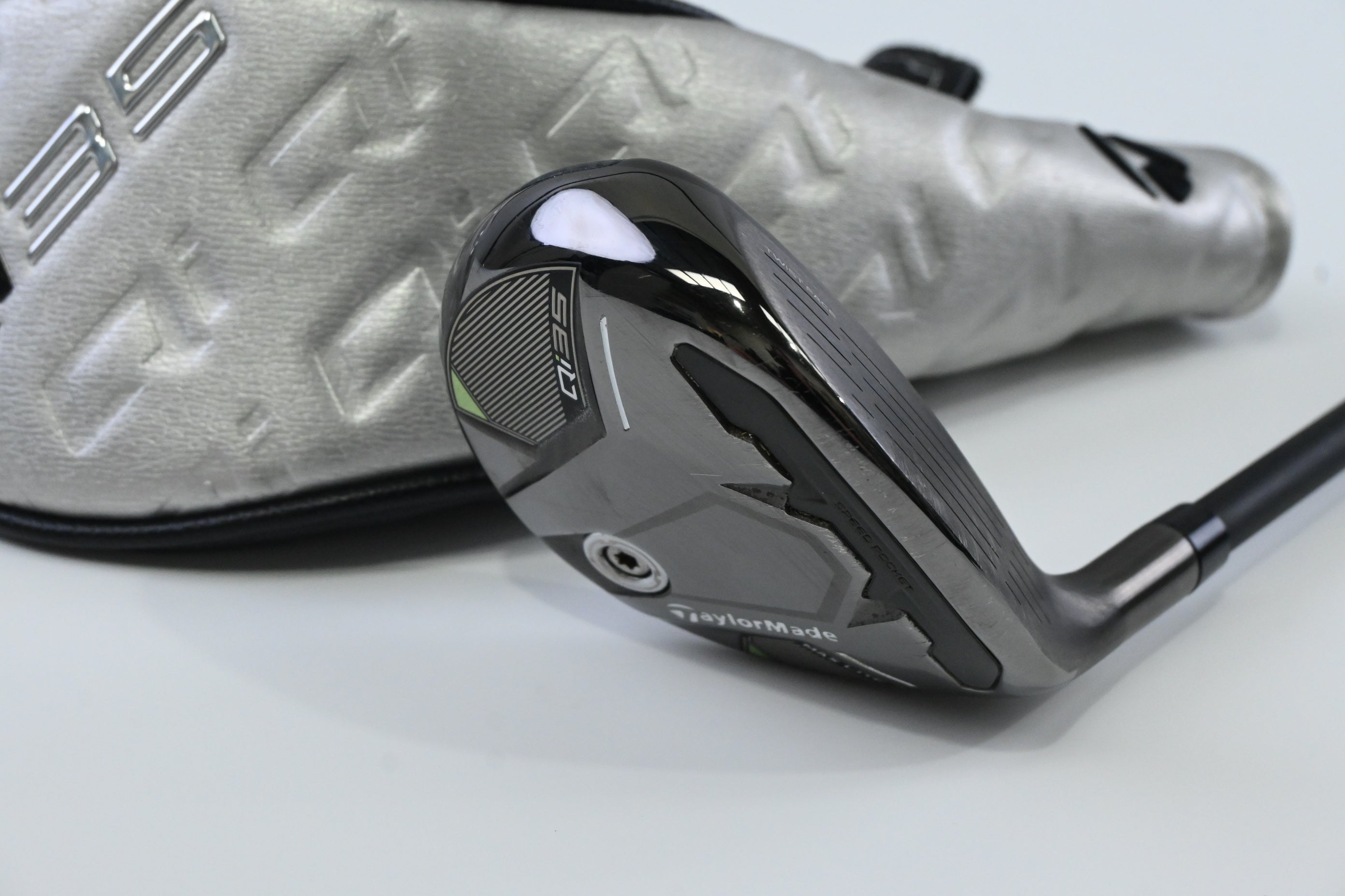 Taylormade Qi35 Max Lite #7 Hybrid / 35 Degree / Regular Flex Vanquish 5 Shaft