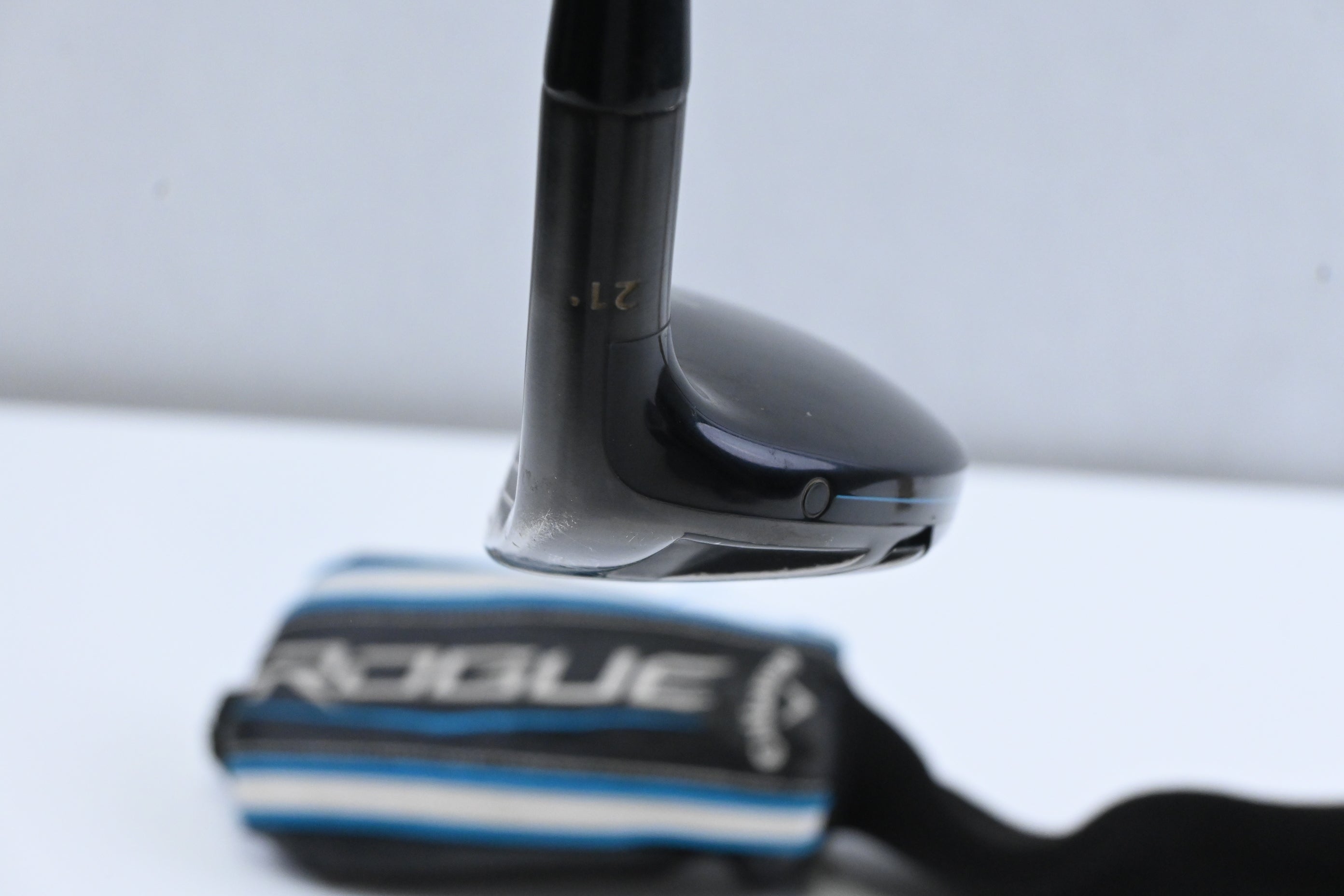 Callaway Rogue #4 Hybrid / 21 Degree / Regular Flex Aldila Synergy 60 Shaft