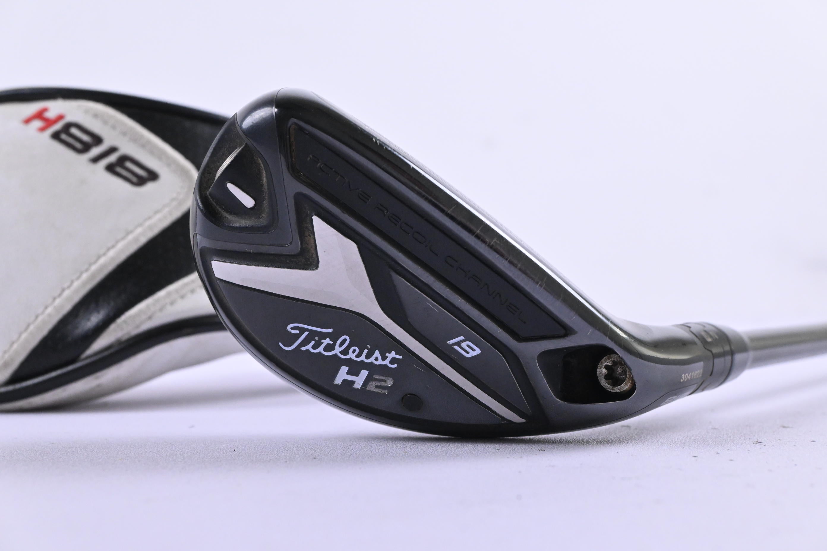 Titleist 818 H2 #3 Hybrid / 19 Degree / Stiff Flex Aldila Rogue M-AX 85 Shaft