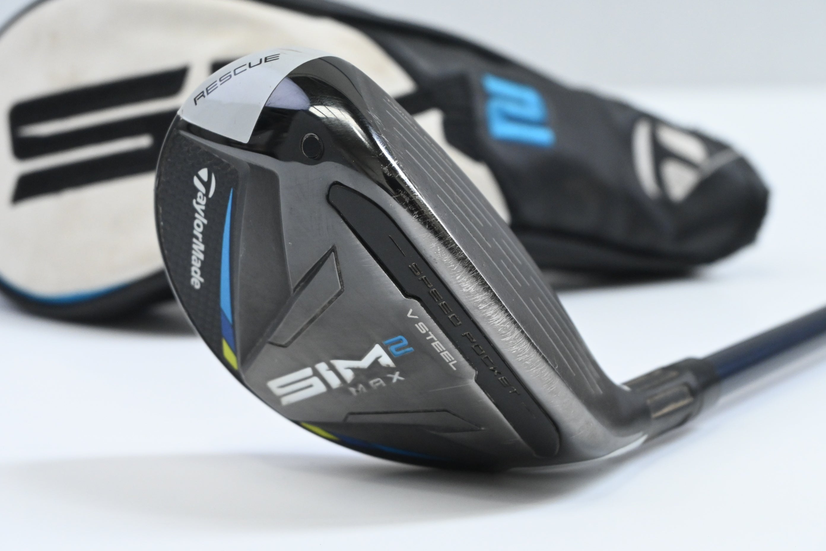 Taylormade SIM2 Max #4 Hybrid / 22 Degree / Regular Flex Fujikura Ventus Blue 6