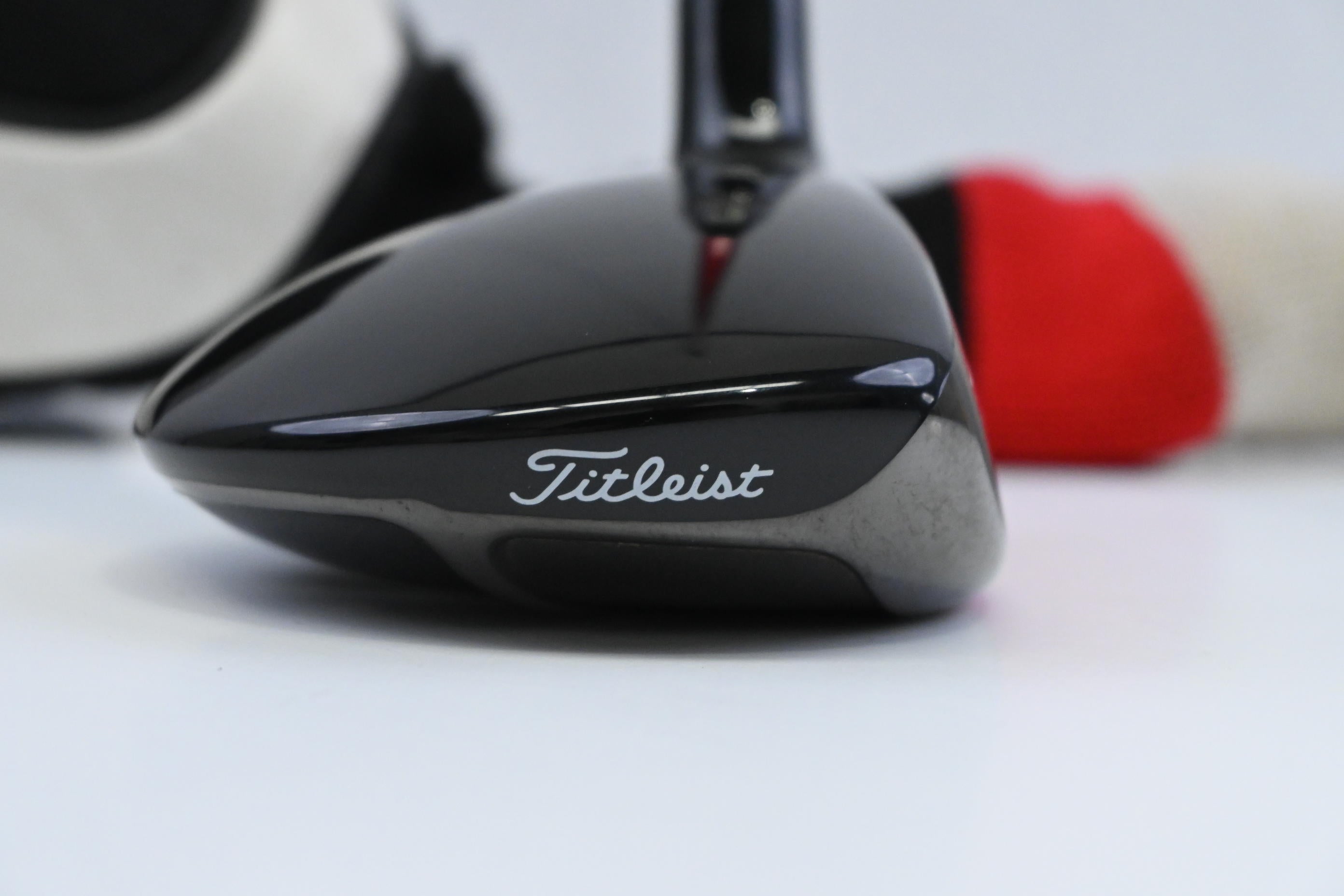 Titleist 910 F #4 Wood / 17 Degree / Regular Flex Bassara 55 Shaft
