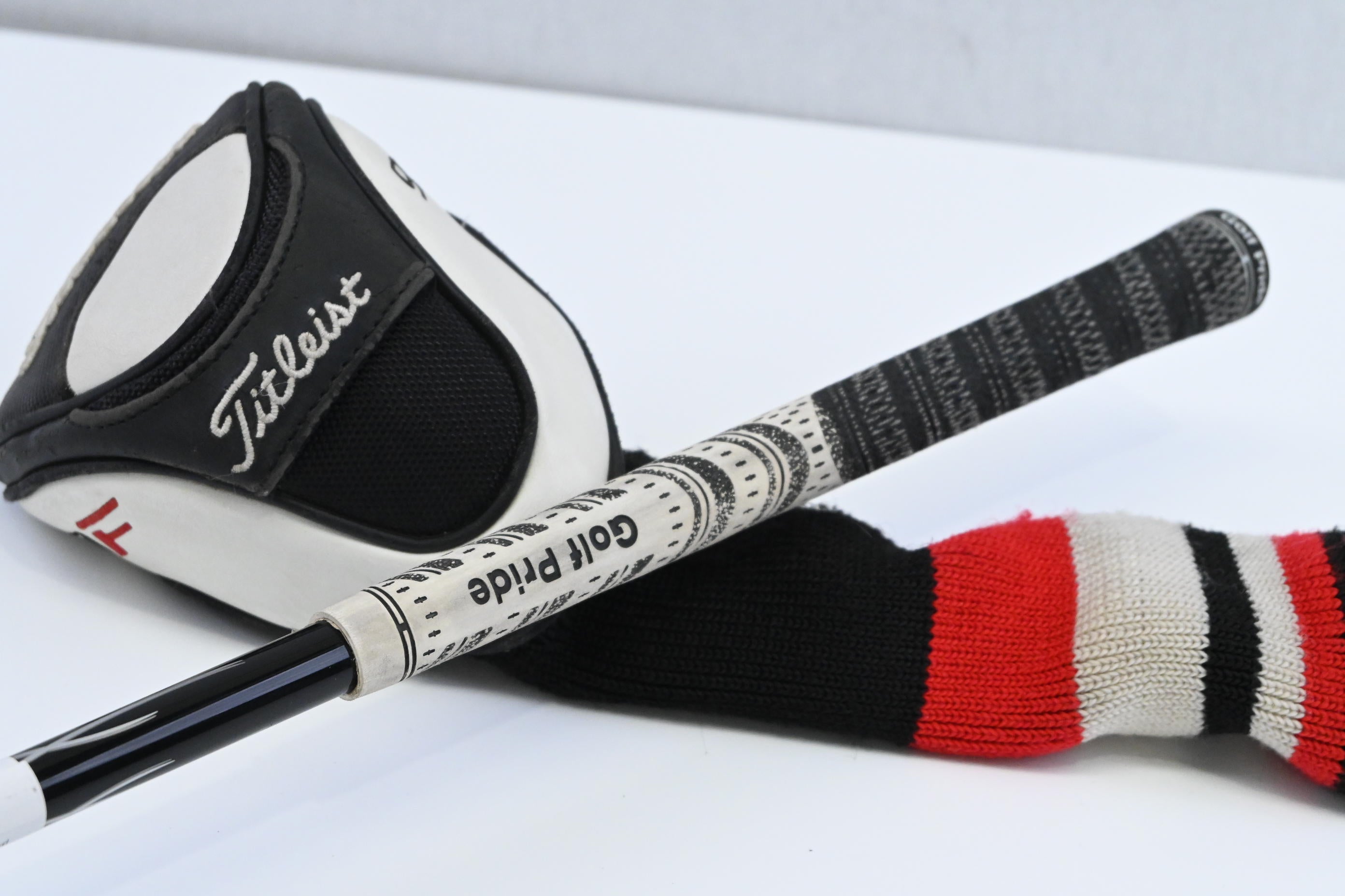 Titleist 910 F #4 Wood / 17 Degree / Regular Flex Bassara 55 Shaft