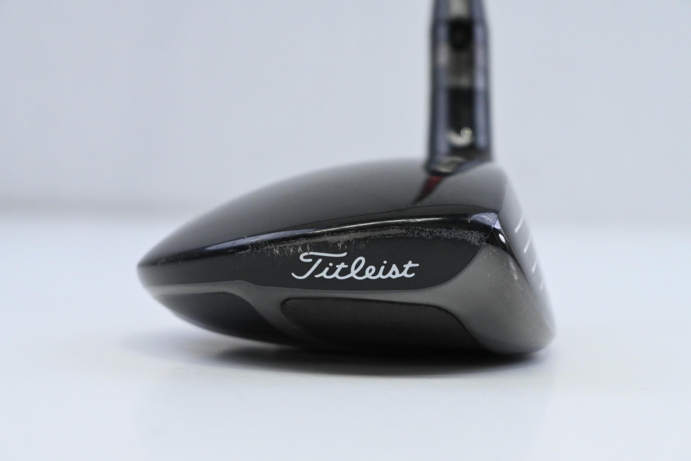 Titleist 910 F #5 Wood / 17 Degree / Regular Flex Diamana Ilima 71 Shaft