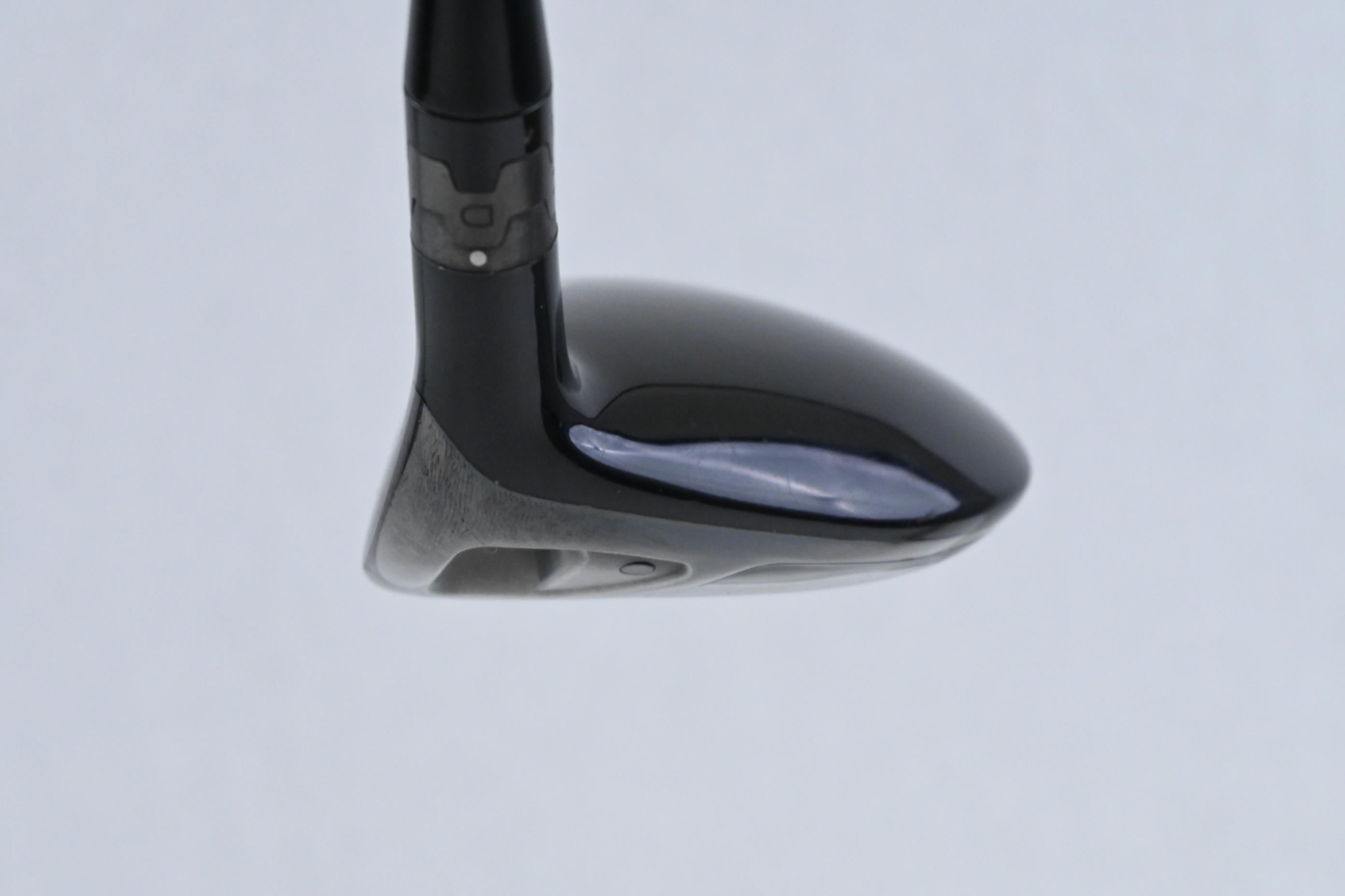 Titleist 910 F #5 Wood / 17 Degree / Regular Flex Diamana Ilima 71 Shaft