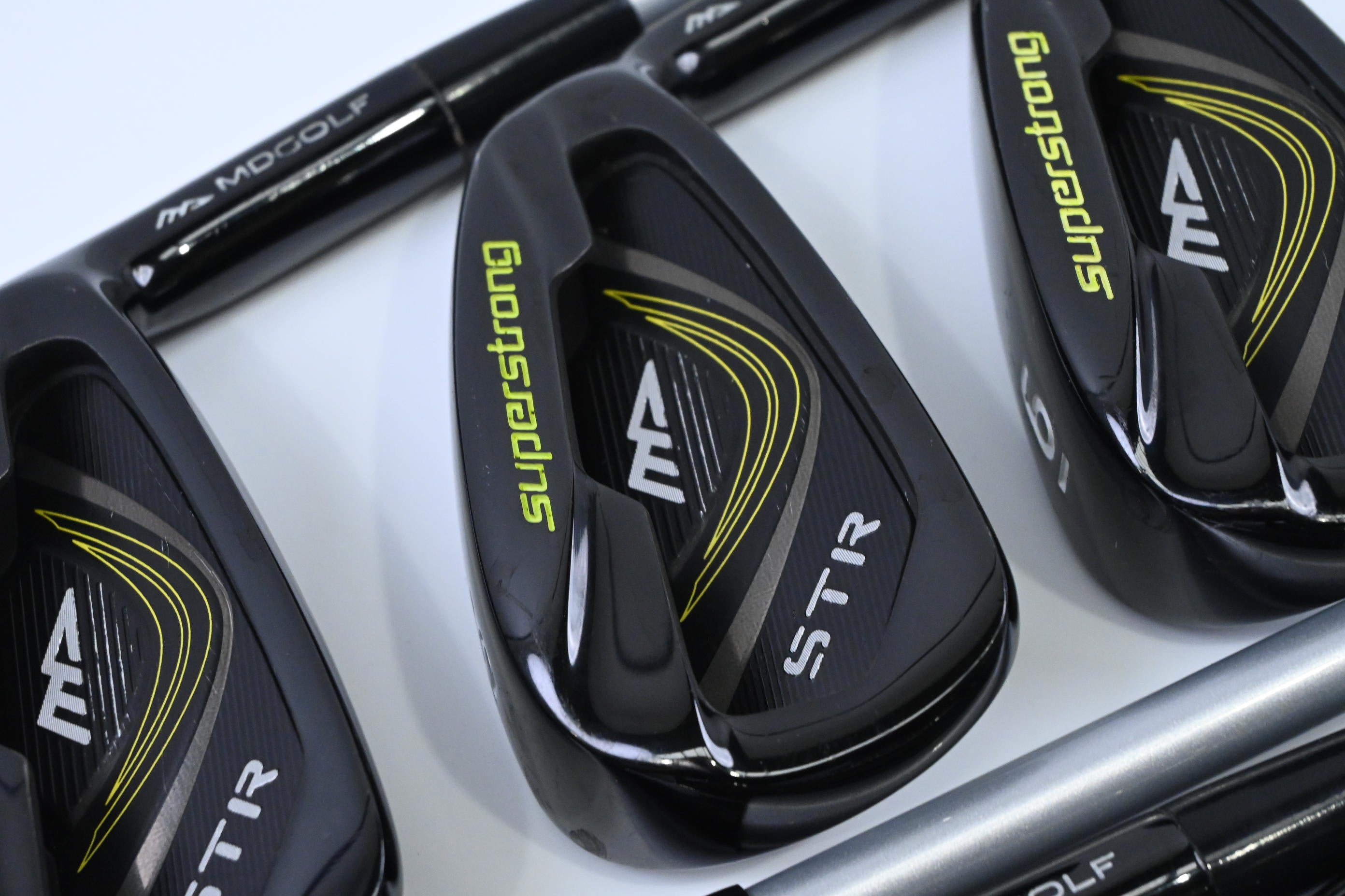 MDGolf Superstrong Irons / 4-PW / Regular Flex JavlnFX Qi7 Shafts