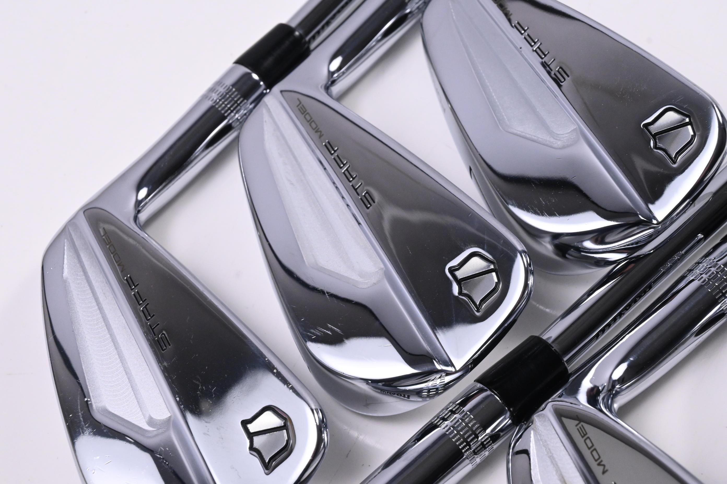 Wilson Staff Model Blade 2024 Irons / 5-PW / X-Flex N.S.PRO Modus3 Tour120