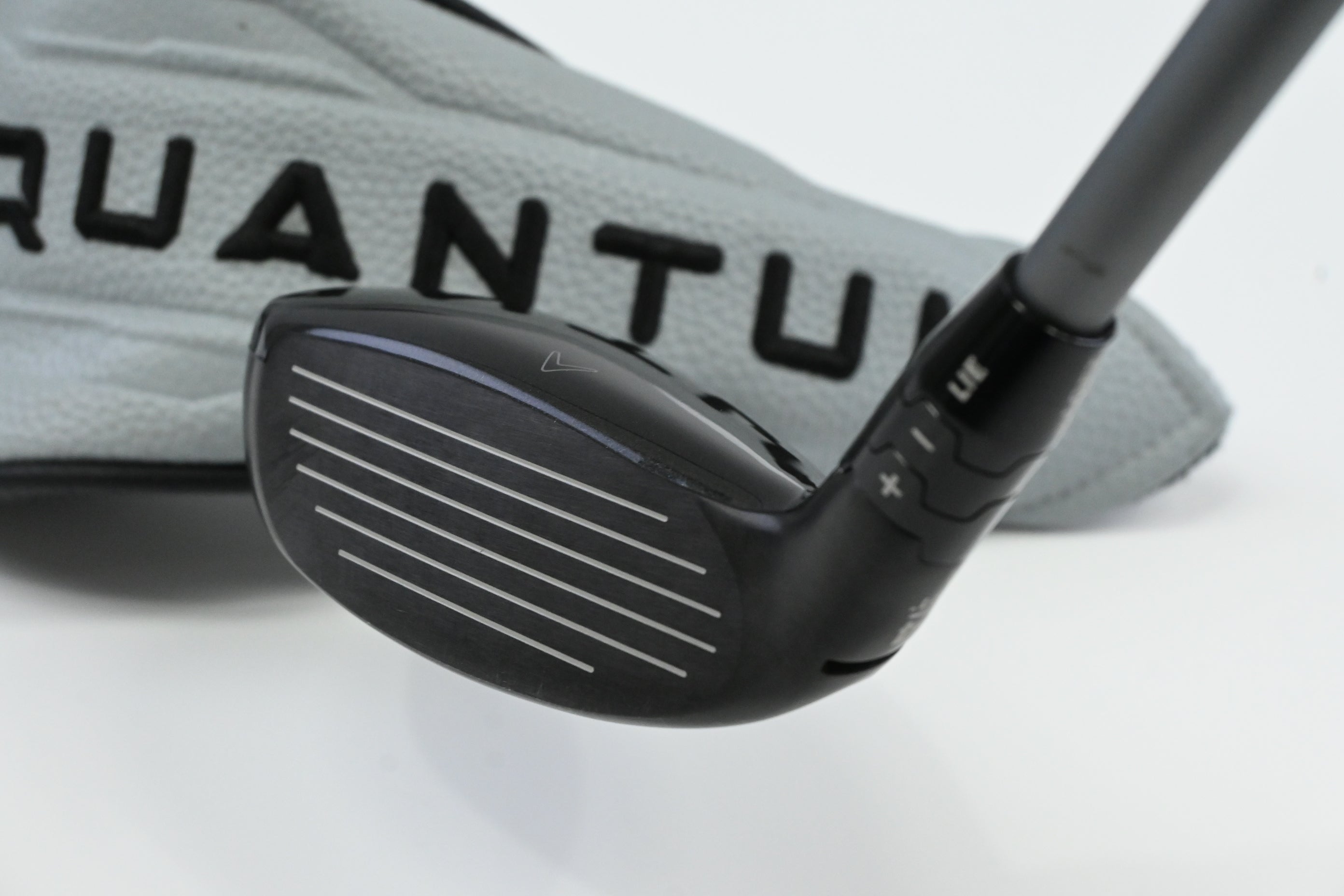 Callaway Quantum Max #4 Hybrid / 21 Degree / Stiff Flex Denali Frost Silver 70