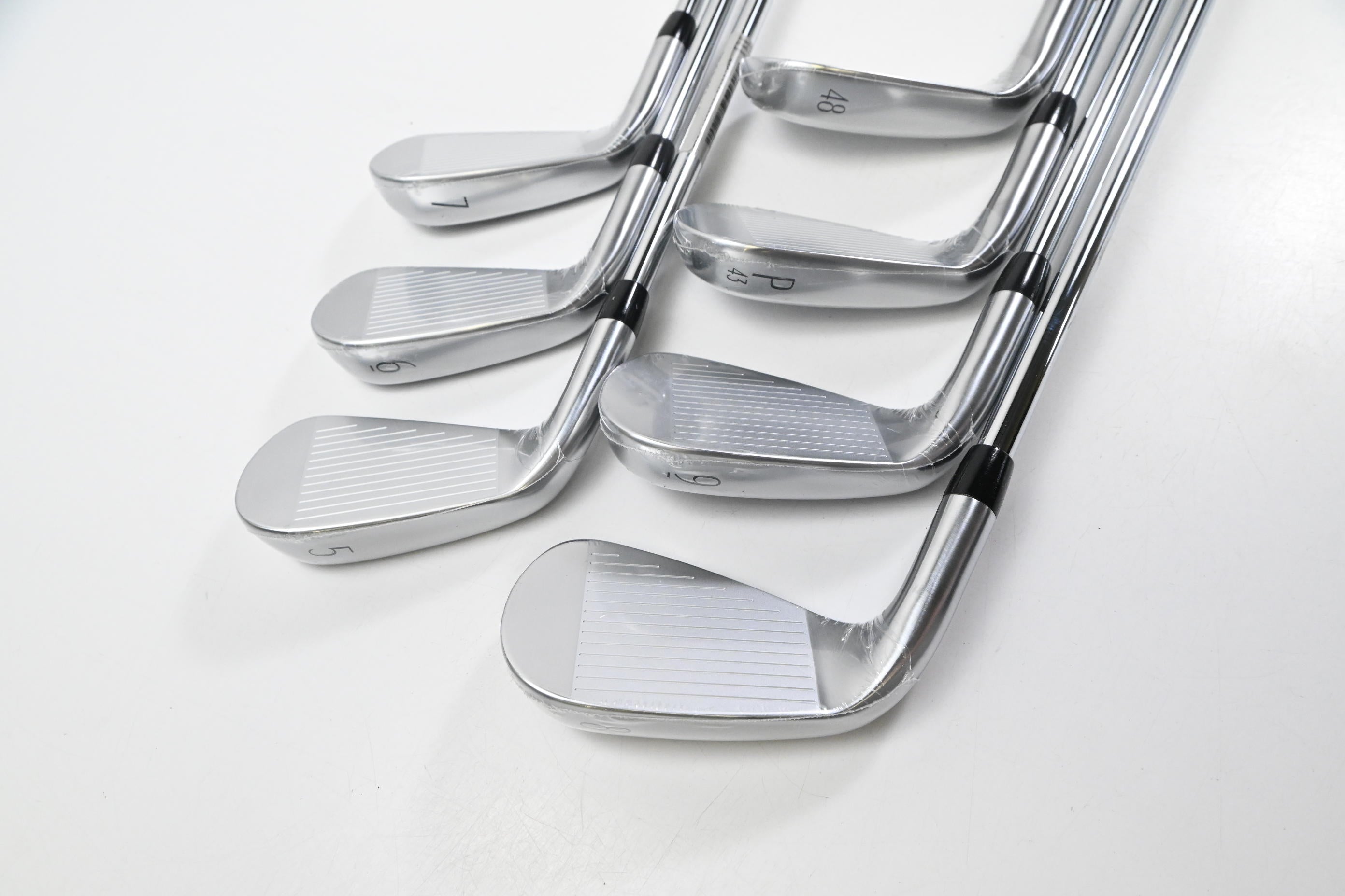 Titleist T350 2025 Irons / 5-PW+GW / Regular Flex AMT Red Shafts