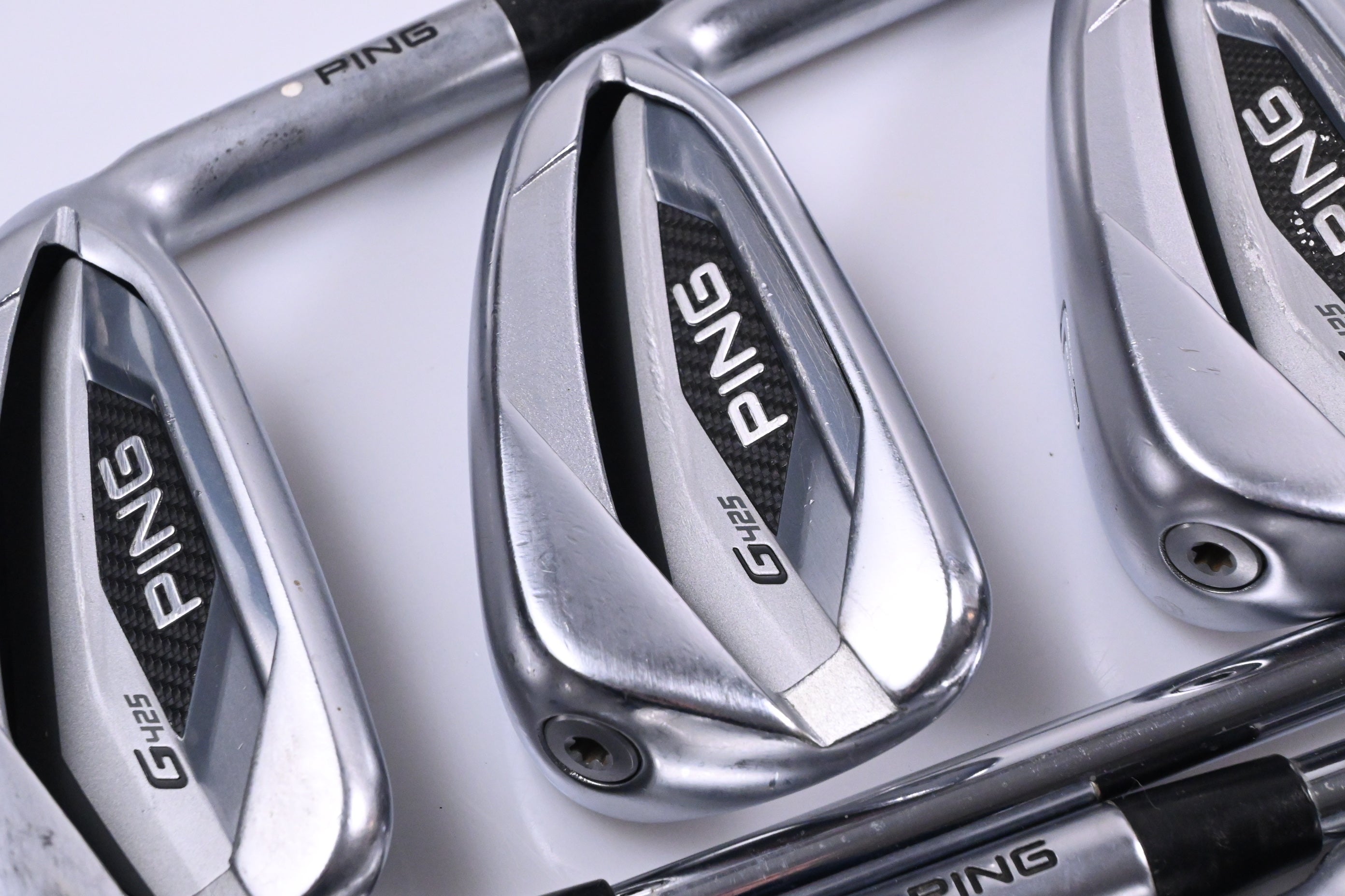 Ping G425 Irons / 5-PW+SW / White Dot / Regular Flex Ping AWT 2.0 Shafts