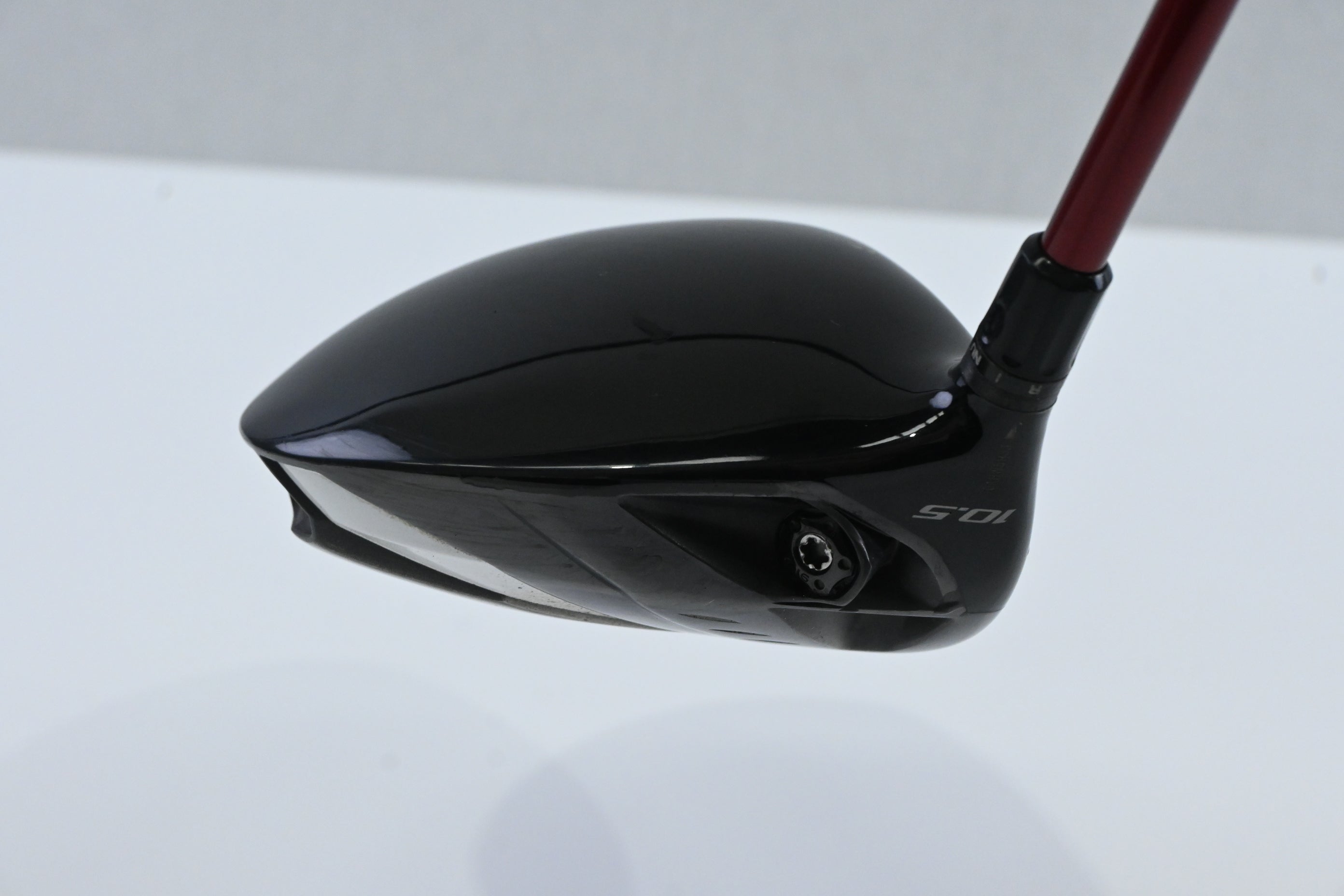 Left Hand Taylormade R9 Superdeep Driver / 10.5 Degree / Regular Flex Fujikura