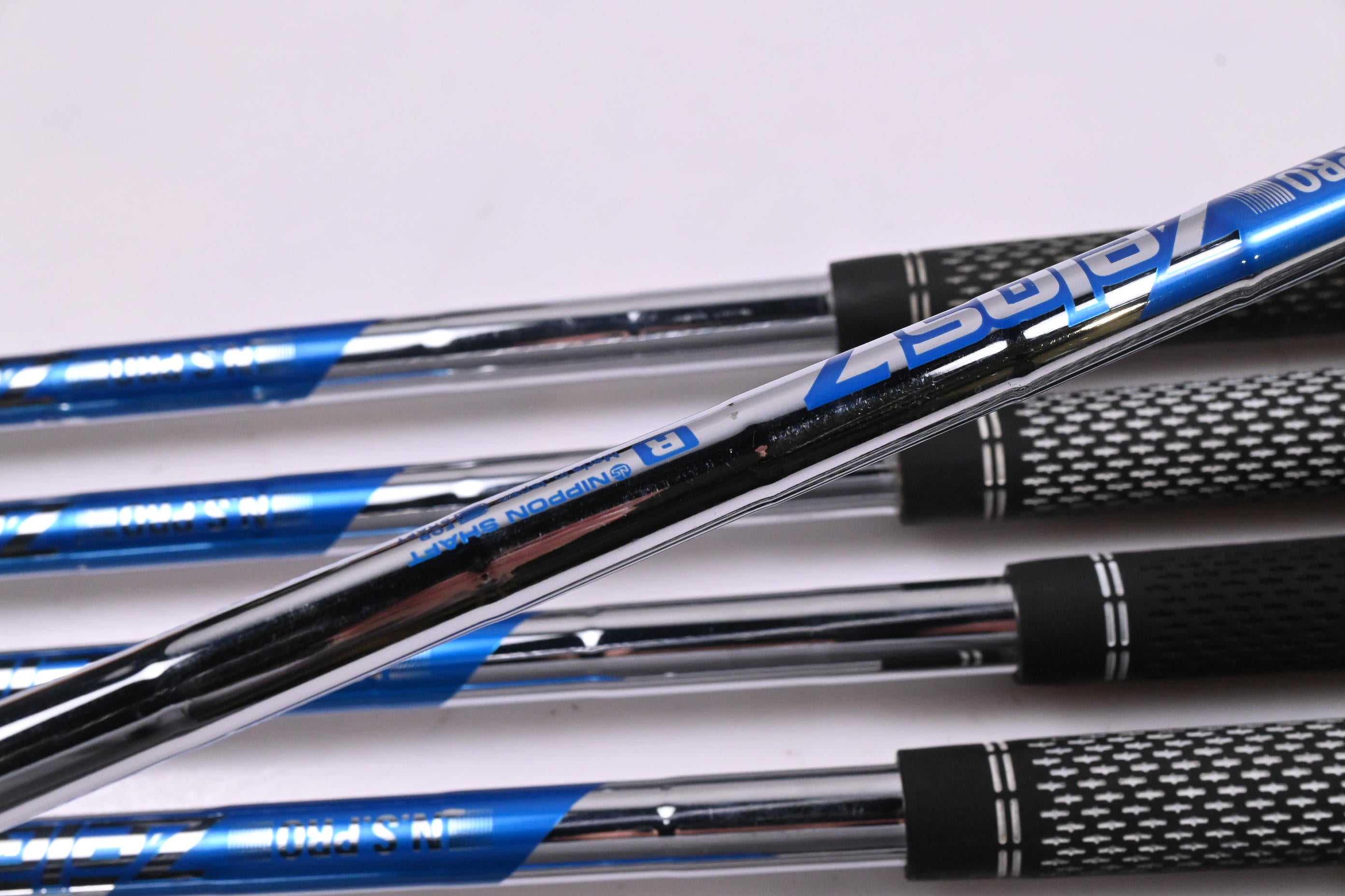 Srixon Z-545 Black Limited Edition Irons / 5-PW / Regular Flex N.S.Pro Zelos 7