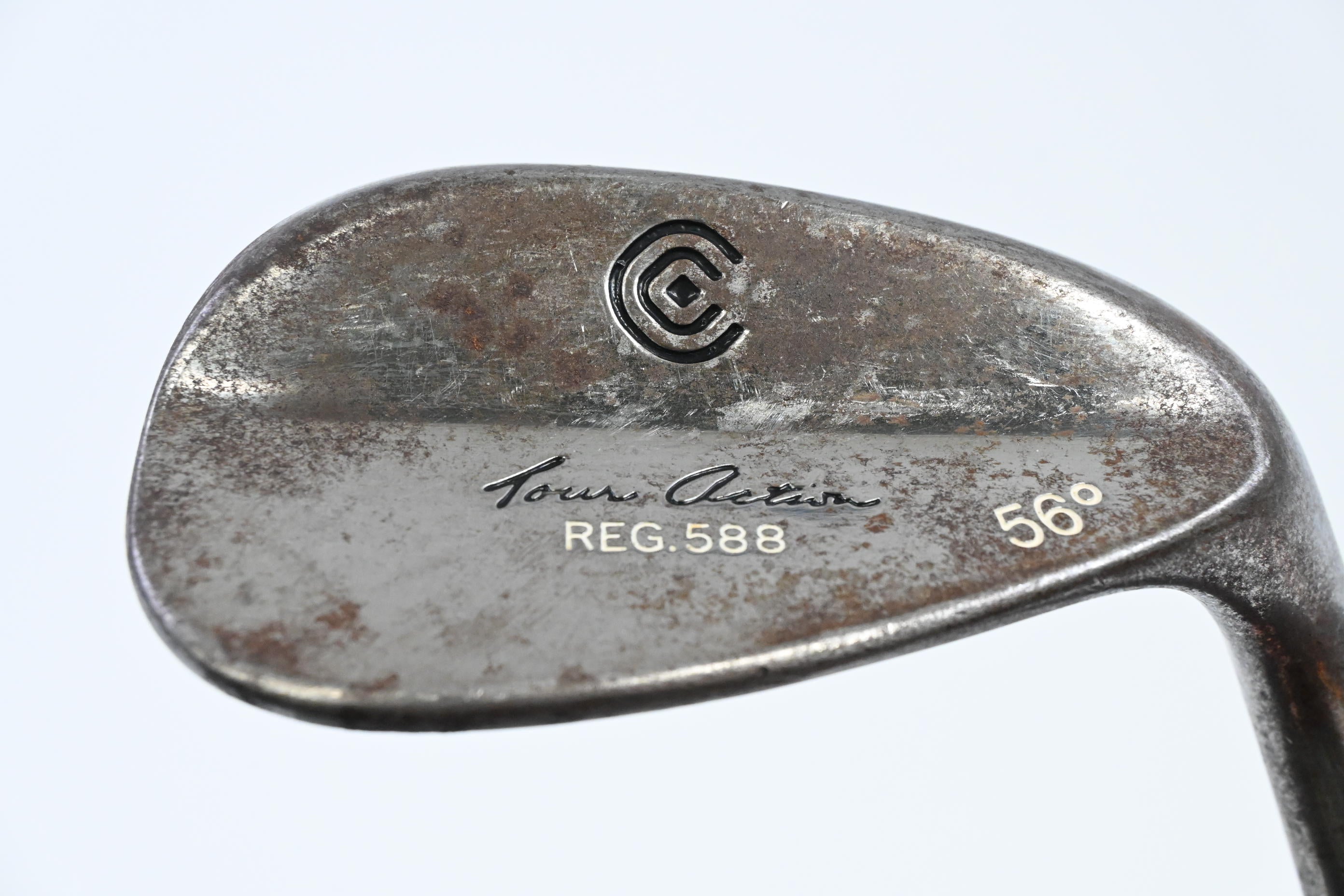 Cleveland 588 Tour Action Sand Wedge / 56 Degree / Stiff Flex Dynamic Gold Shaft