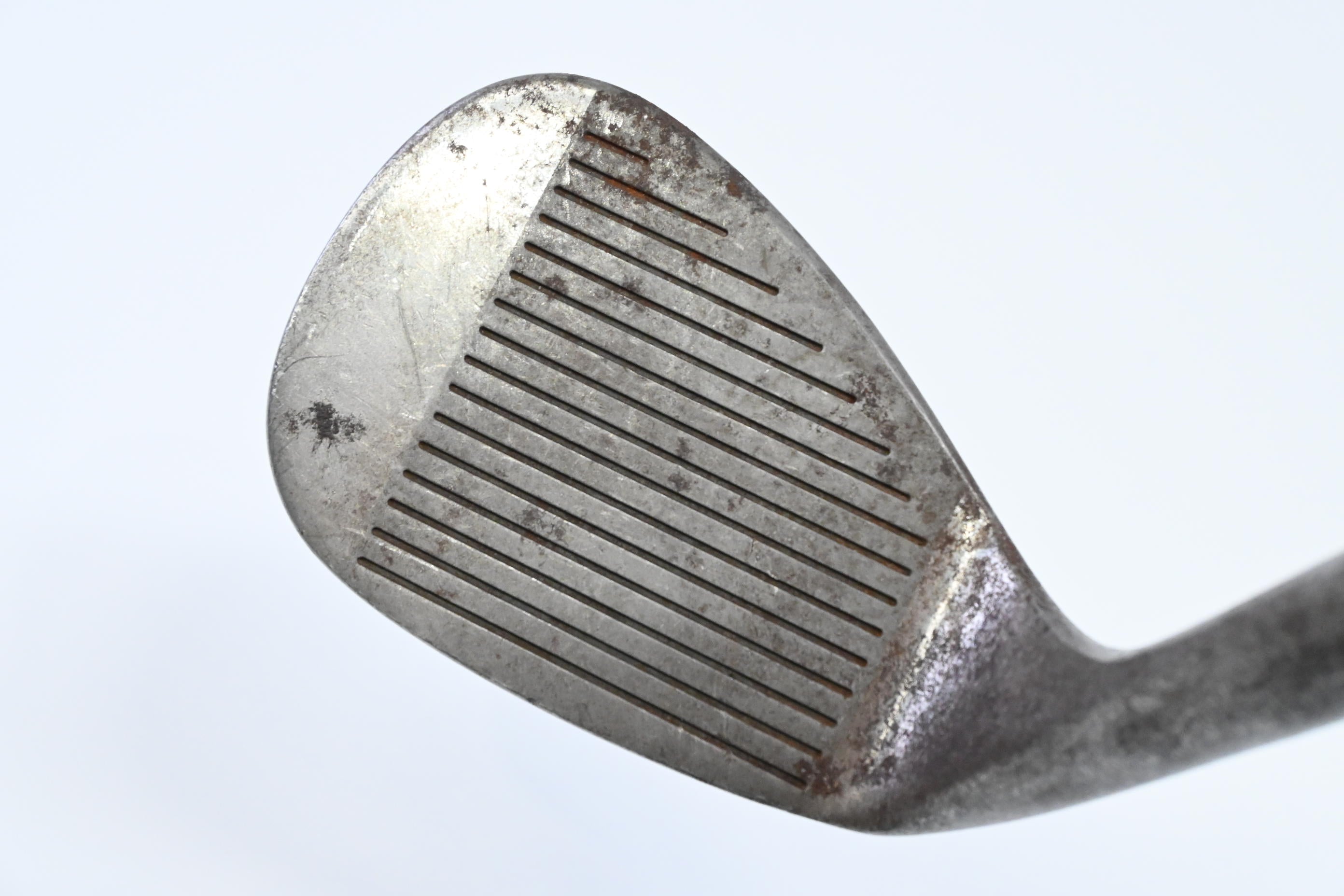 Cleveland 588 Tour Action Sand Wedge / 56 Degree / Stiff Flex Dynamic Gold Shaft