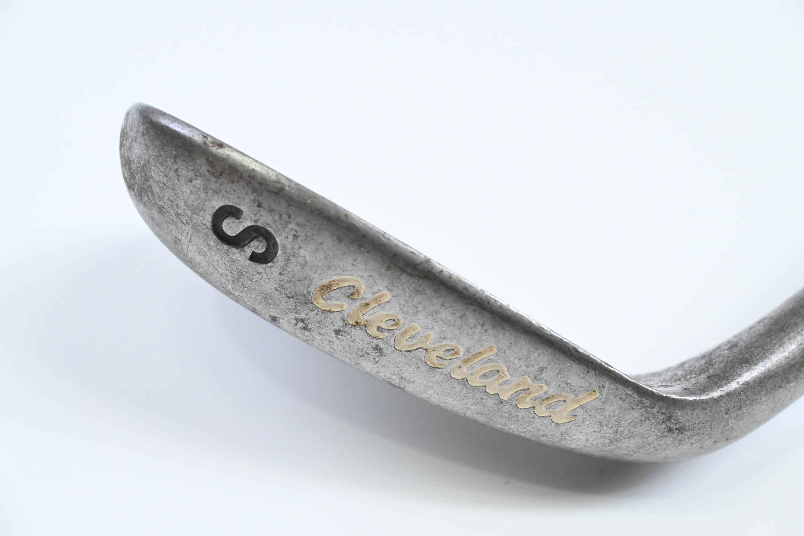 Cleveland 588 Tour Action Sand Wedge / 56 Degree / Stiff Flex Dynamic Gold Shaft