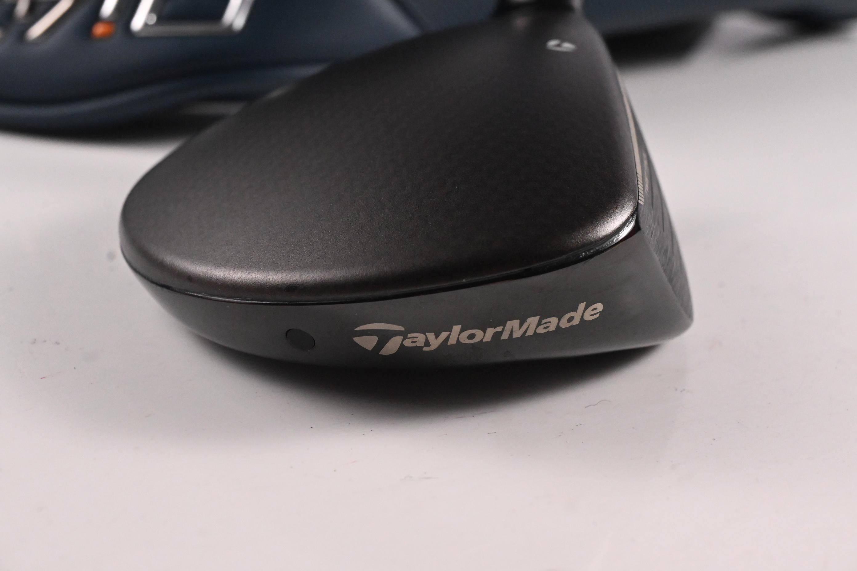 Taylormade Qi4D Tour #7 Wood / 21 Degree / X-Flex Denali Frost Blue 70 Shaft